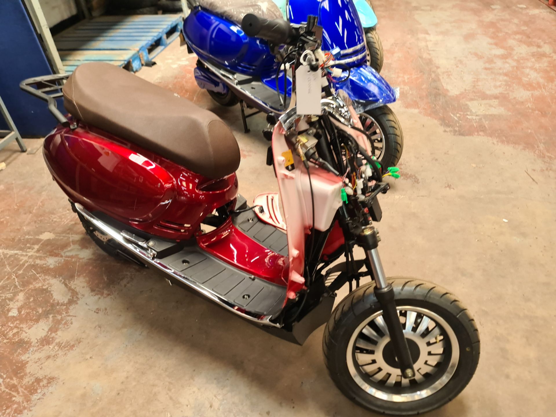 Ultra 5000 electric scooter, Non-runner. Colour: red, 125cc equivalent, 60mph top speed, 60 mile ran - Image 9 of 24