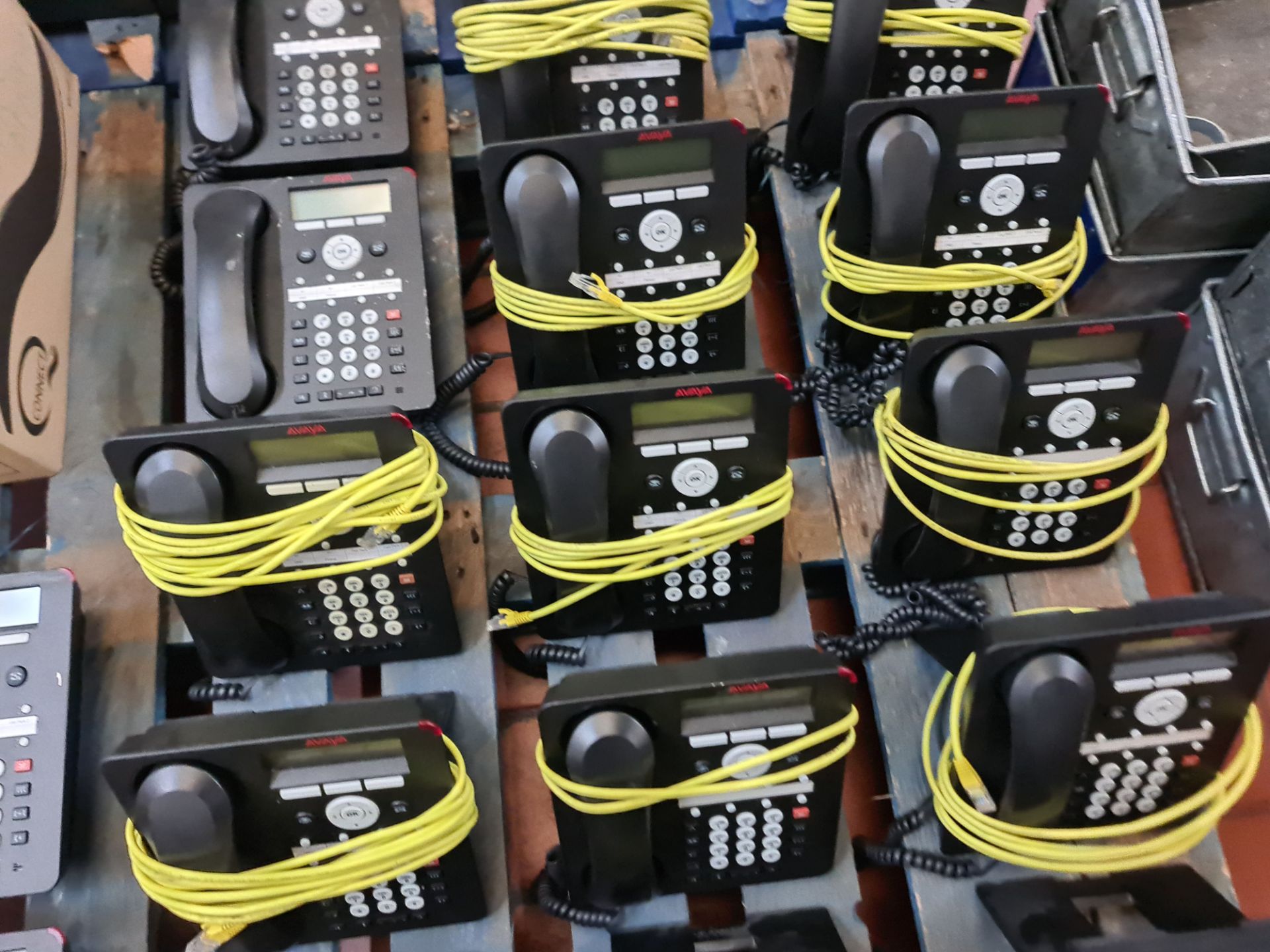 Contents of a pallet of telephone equipment, comprising 17 Avaya wired handsets, 3 Avaya DECT handse - Image 4 of 6