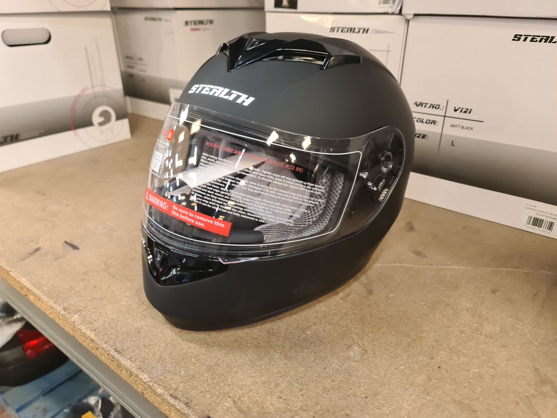 5 off Stealth V121 matt black helmets - 2xM, 2xL, 1xXL - Image 2 of 7