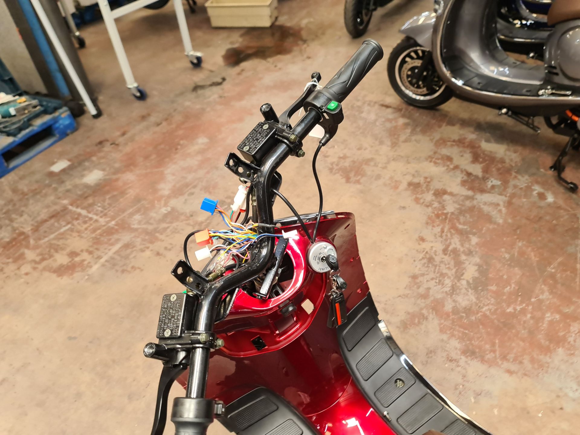 Ultra 5000 electric scooter, Non-runner. Colour: red, 125cc equivalent, 60mph top speed, 60 mile ran - Image 23 of 24