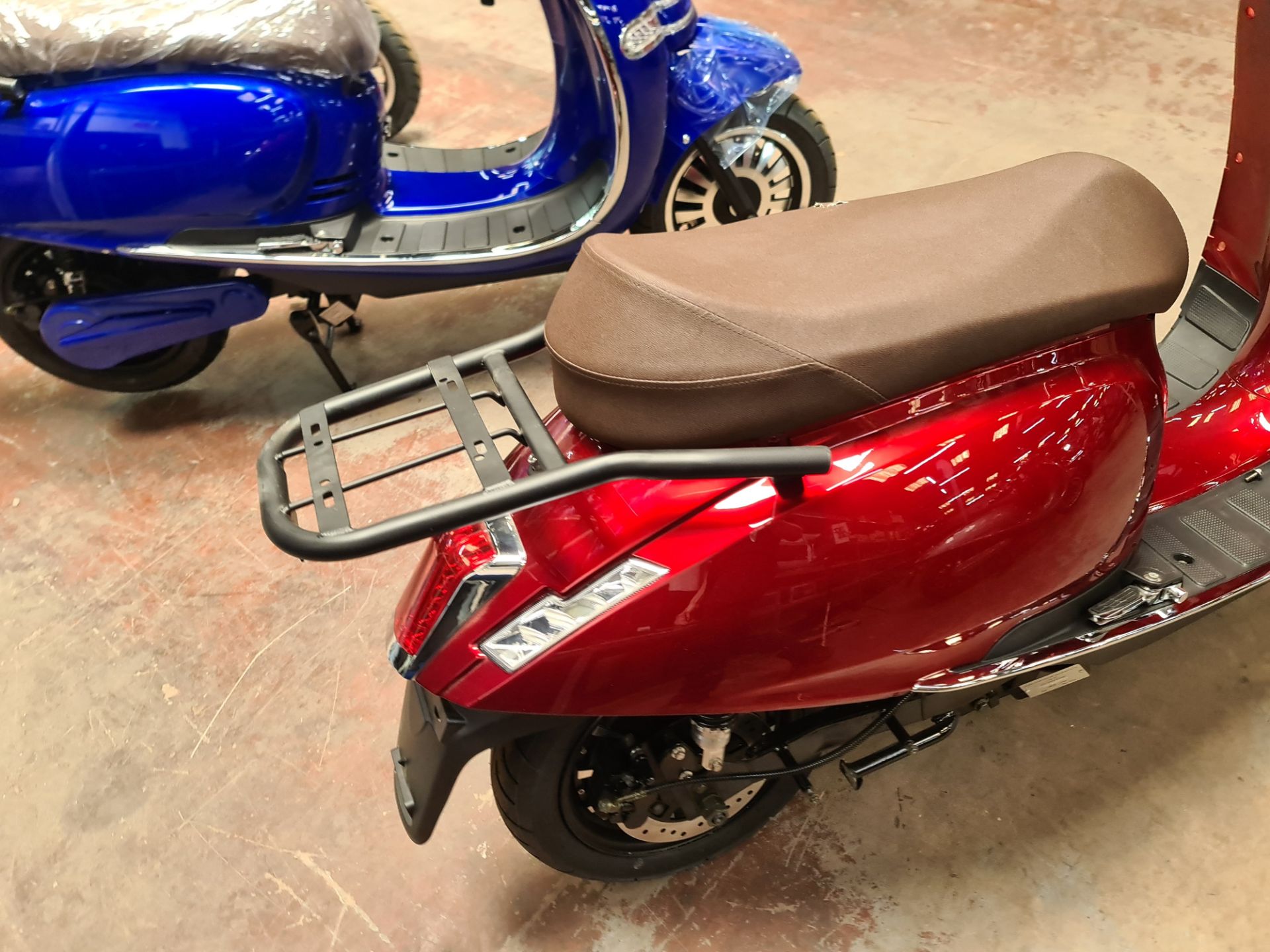 Ultra 5000 electric scooter, Non-runner. Colour: red, 125cc equivalent, 60mph top speed, 60 mile ran - Image 13 of 24