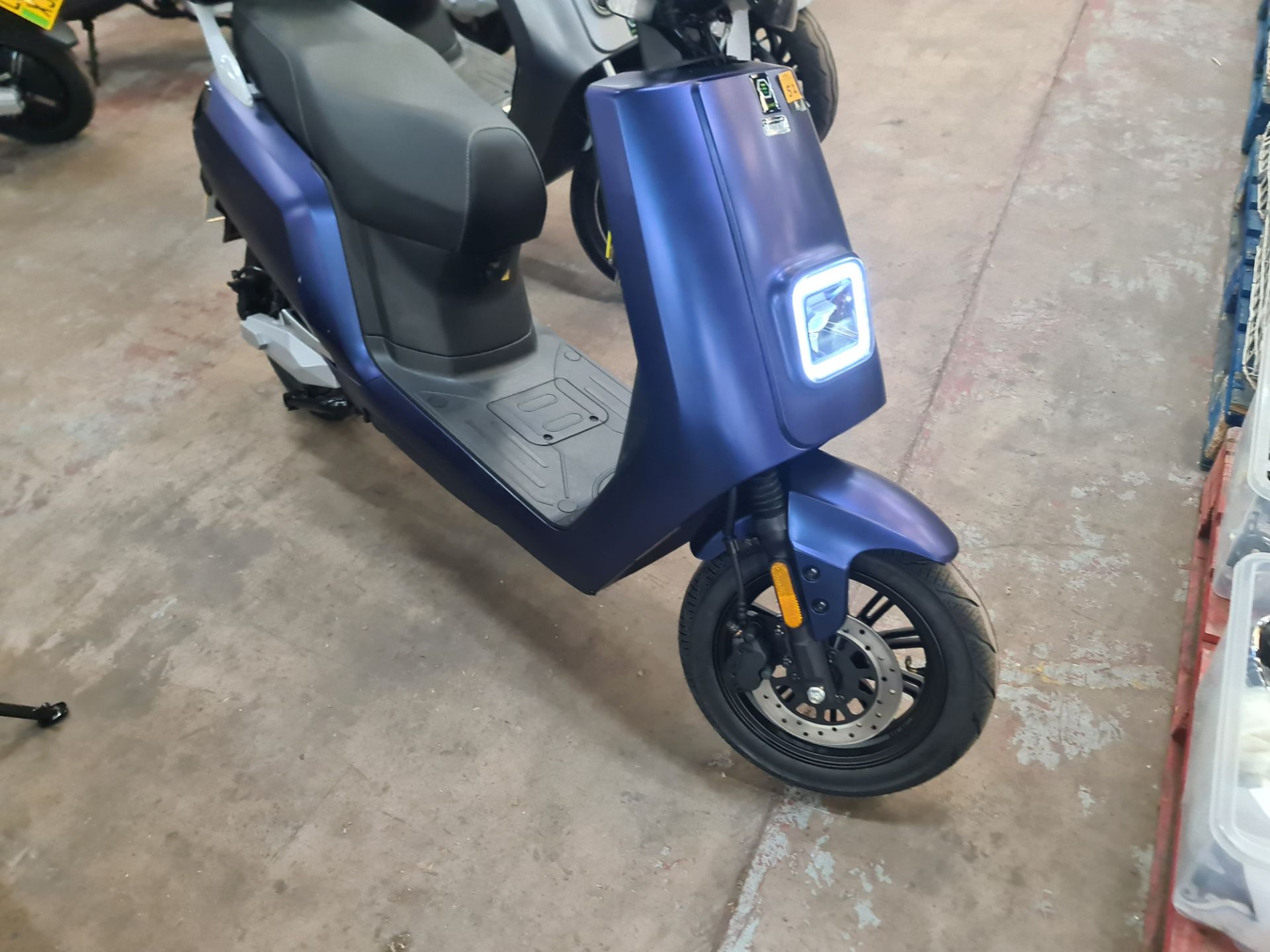 Senda 3000 dual battery electric moped, colour: blue, 50cc equivalent, 30mph top speed, 90 mile rang - Image 9 of 21