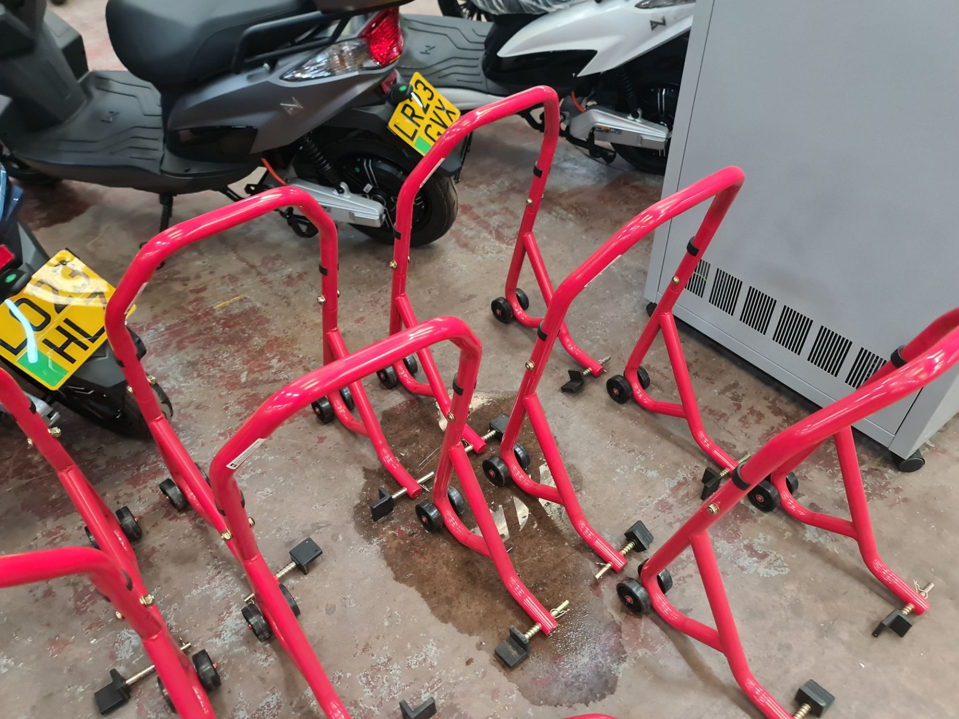 8 off motorcycle paddock stands - Image 5 of 6