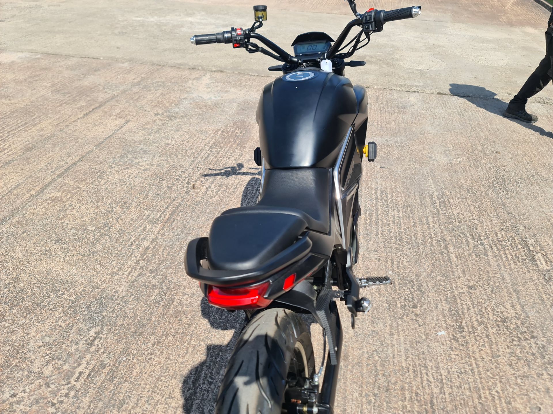 Electric motorbike, colour: black. Recorded kms: 3. Very little is known about this bike. We under - Image 17 of 24