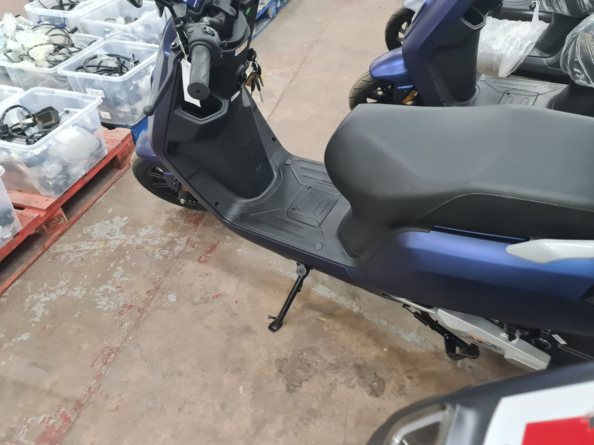 Senda 3000 dual battery electric moped, colour: blue, 50cc equivalent, 30mph top speed, 90 mile rang - Image 15 of 21