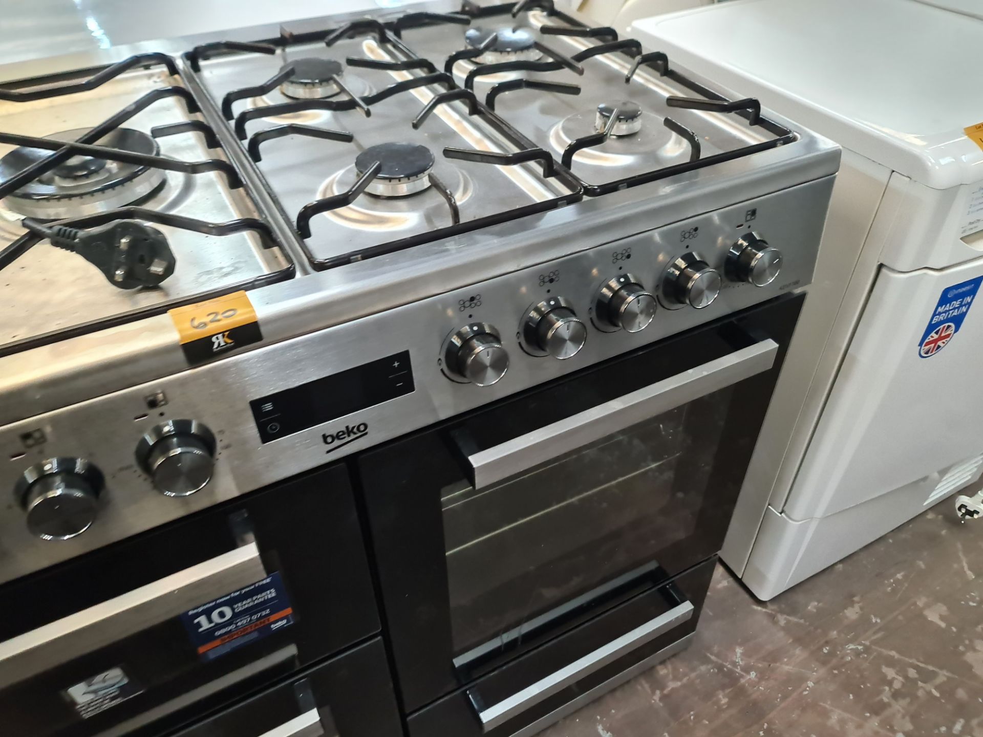 Beko large range oven with a total of 7 hobs - Image 10 of 10