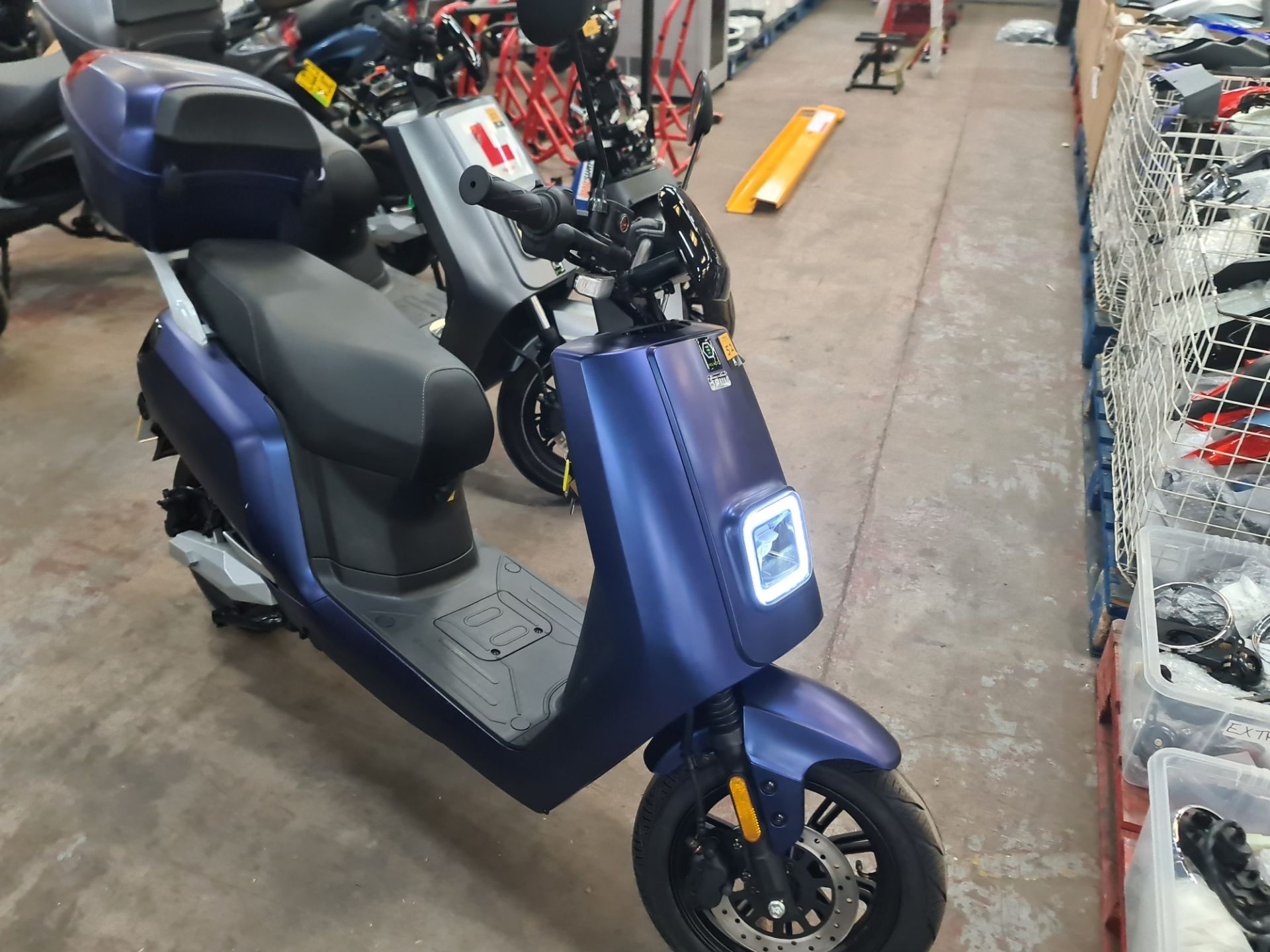 Senda 3000 dual battery electric moped, colour: blue, 50cc equivalent, 30mph top speed, 90 mile rang - Image 7 of 21