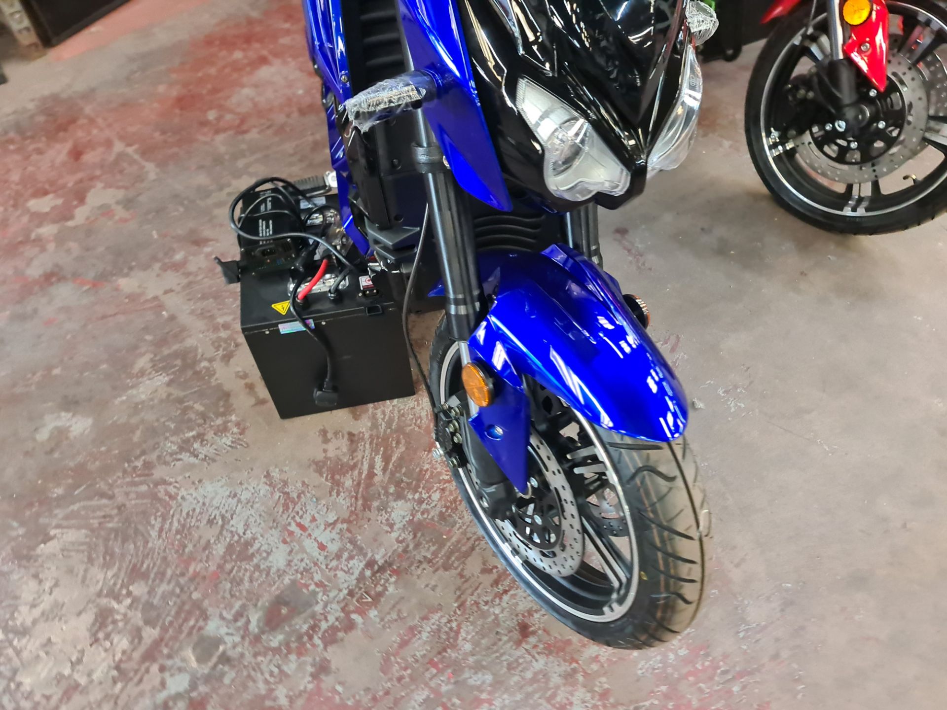 Farsta 6000 electric motorbike, Non-runner. Colour: blue, 125cc equivalent, 63mph top speed, 135 mil - Image 5 of 26