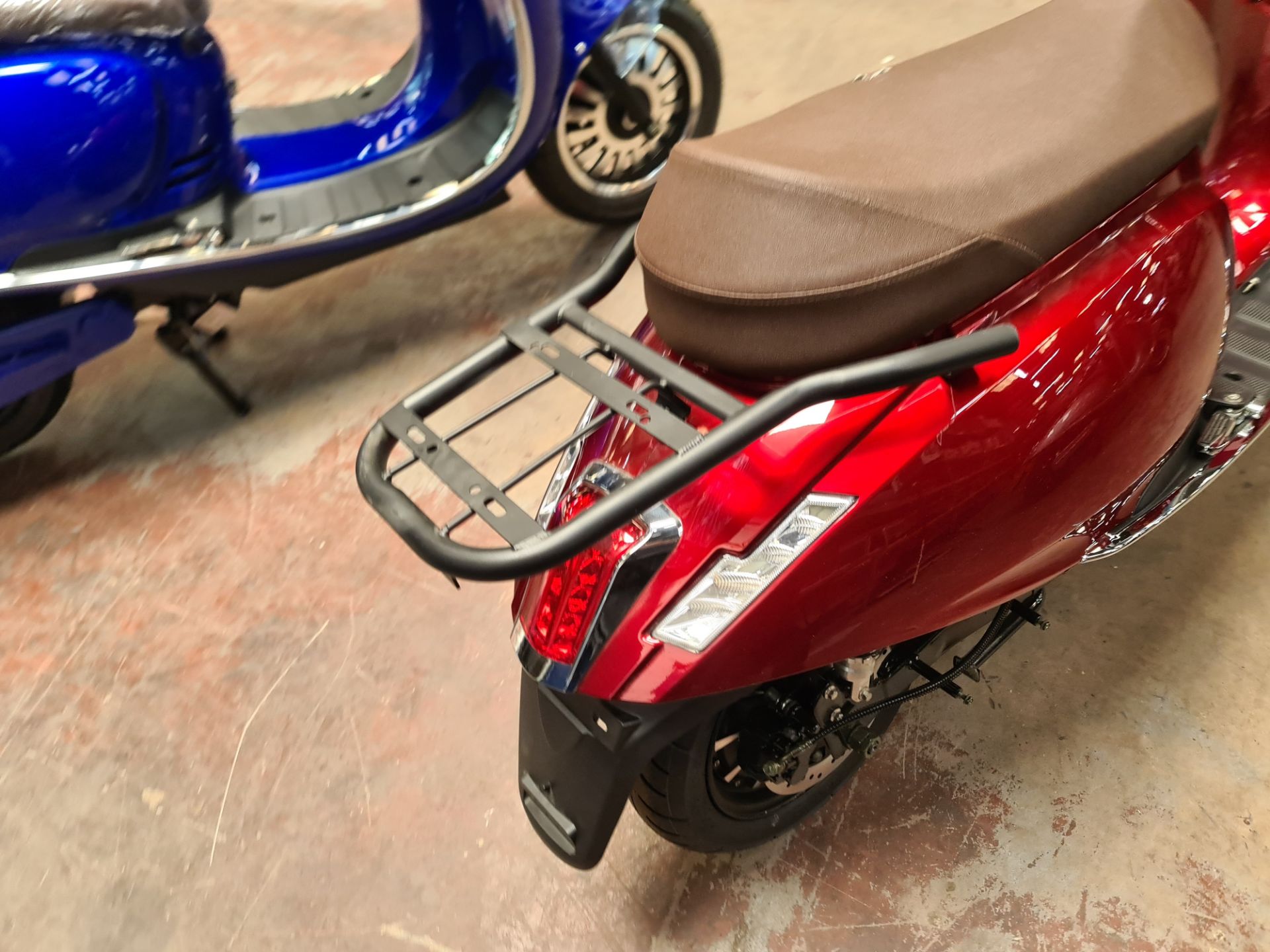 Ultra 5000 electric scooter, Non-runner. Colour: red, 125cc equivalent, 60mph top speed, 60 mile ran - Image 15 of 24