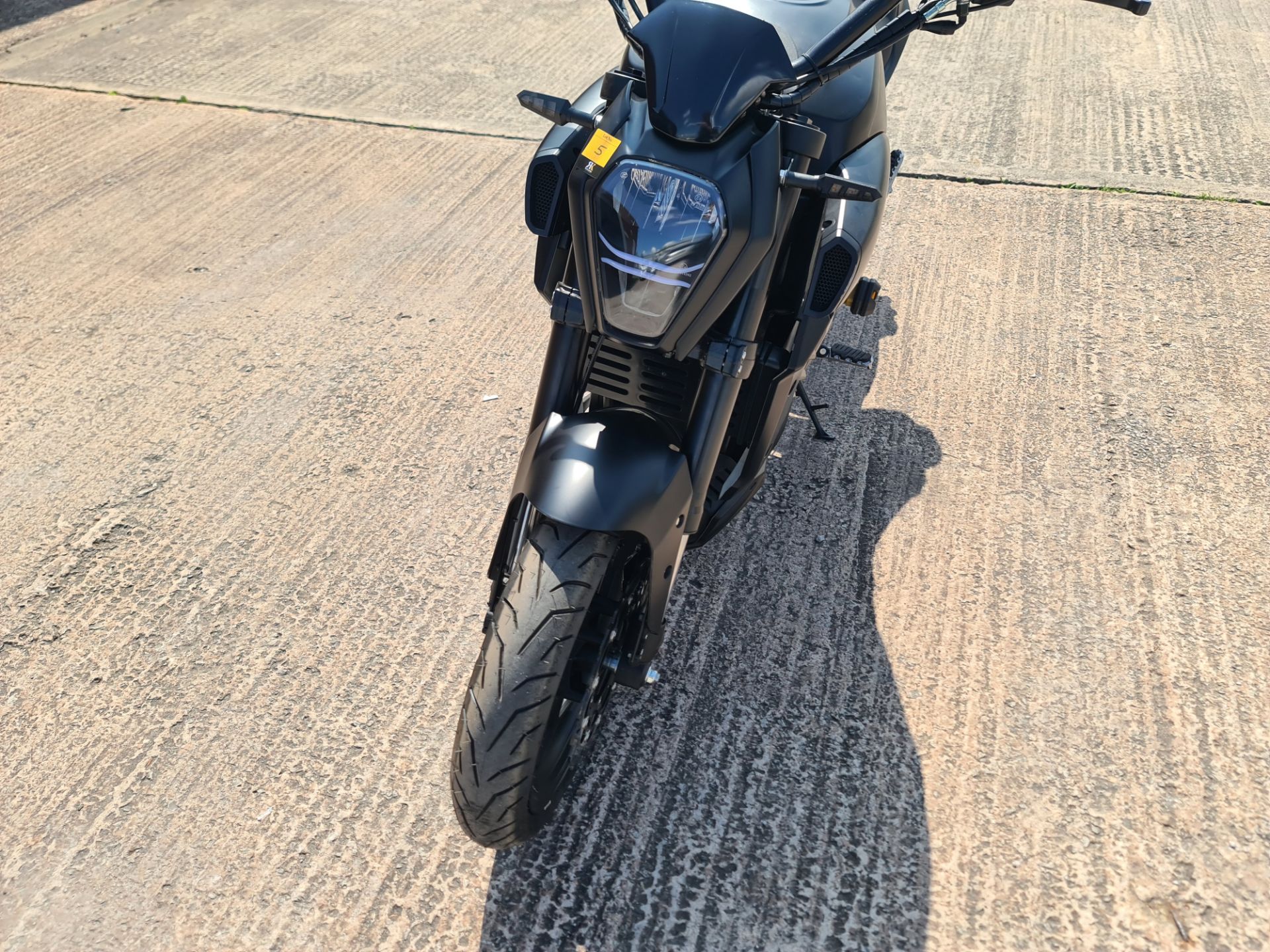 Electric motorbike, colour: black. Recorded kms: 3. Very little is known about this bike. We under - Image 2 of 24