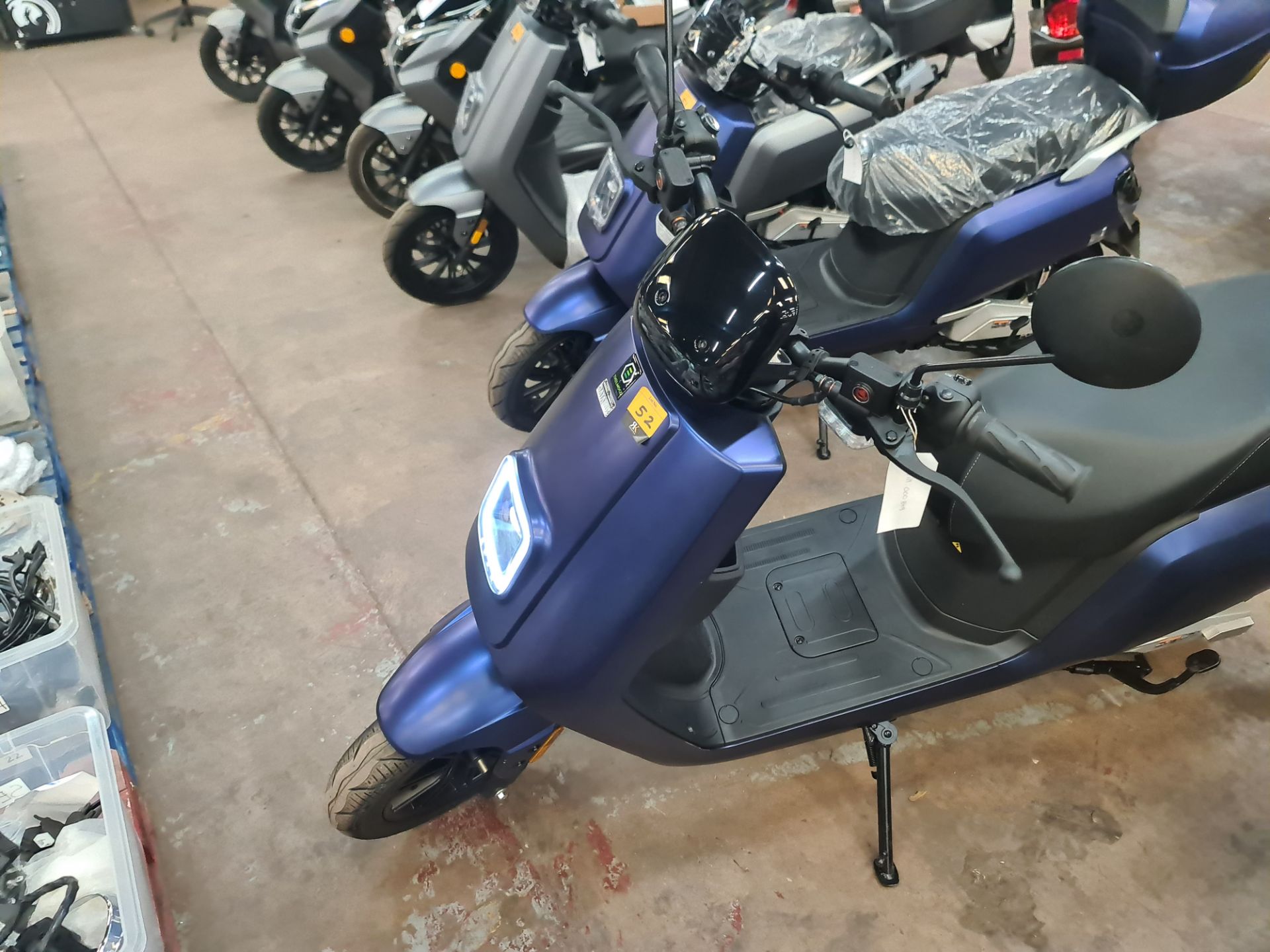 Senda 3000 dual battery electric moped, colour: blue, 50cc equivalent, 30mph top speed, 90 mile rang - Image 3 of 21