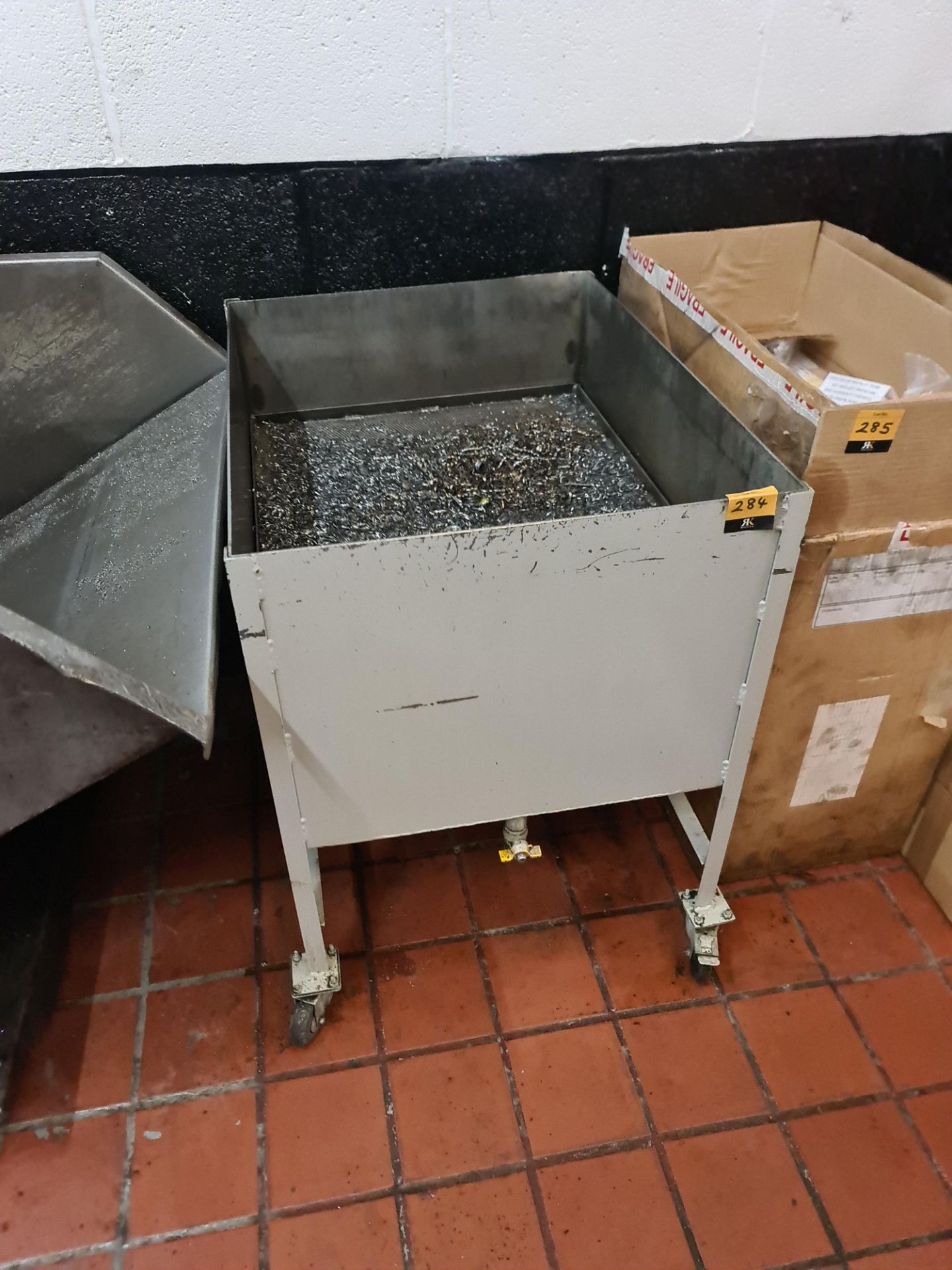 Mobile metal scraps bin with filtration system and tap. NB lots 281 to 287 comprise items that were - Image 2 of 5