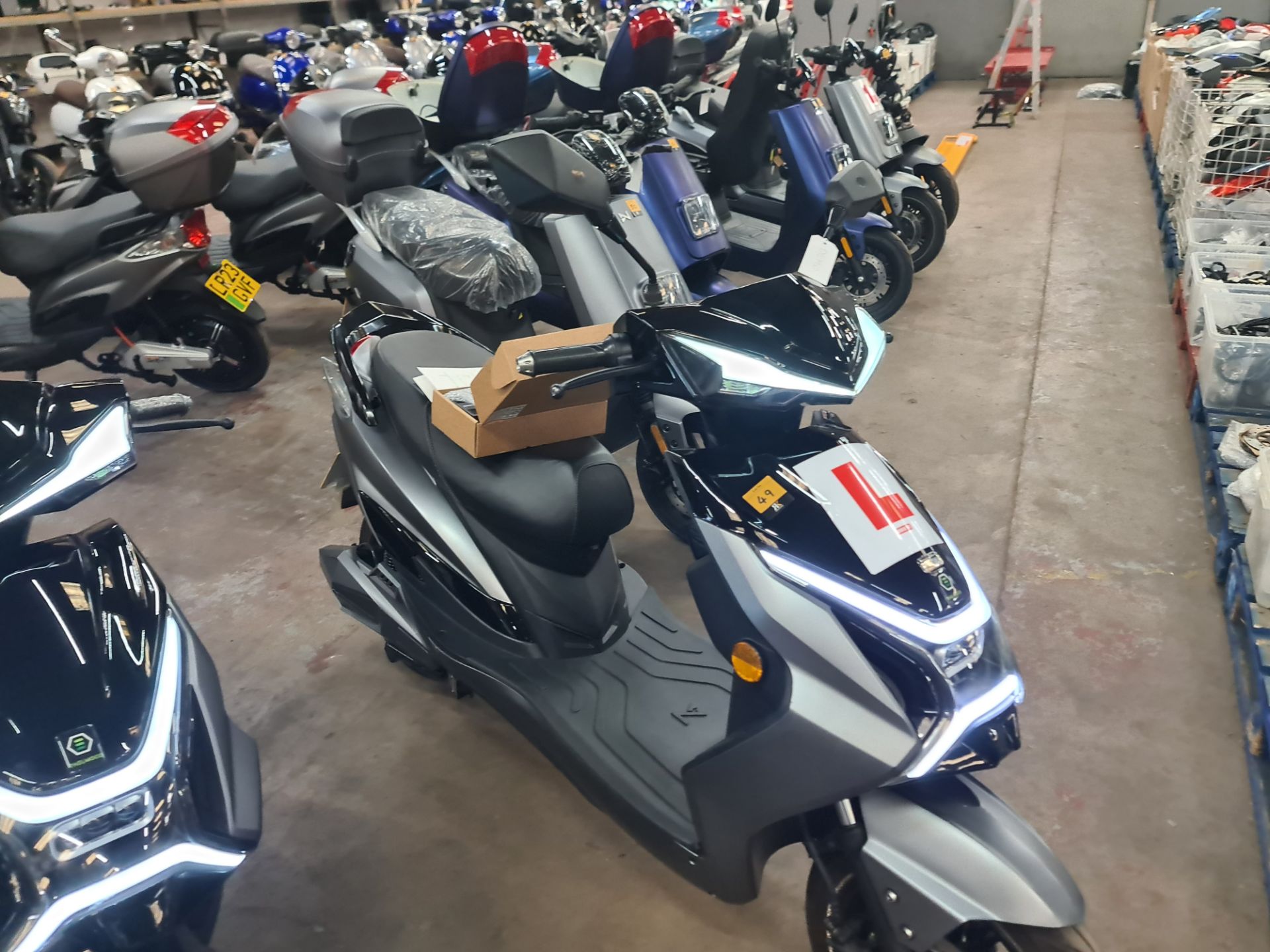 LO70 KXR X-tra 2000 dual battery electric moped, colour: grey, 50cc equivalent, 30mph top speed, 90 - Image 7 of 19