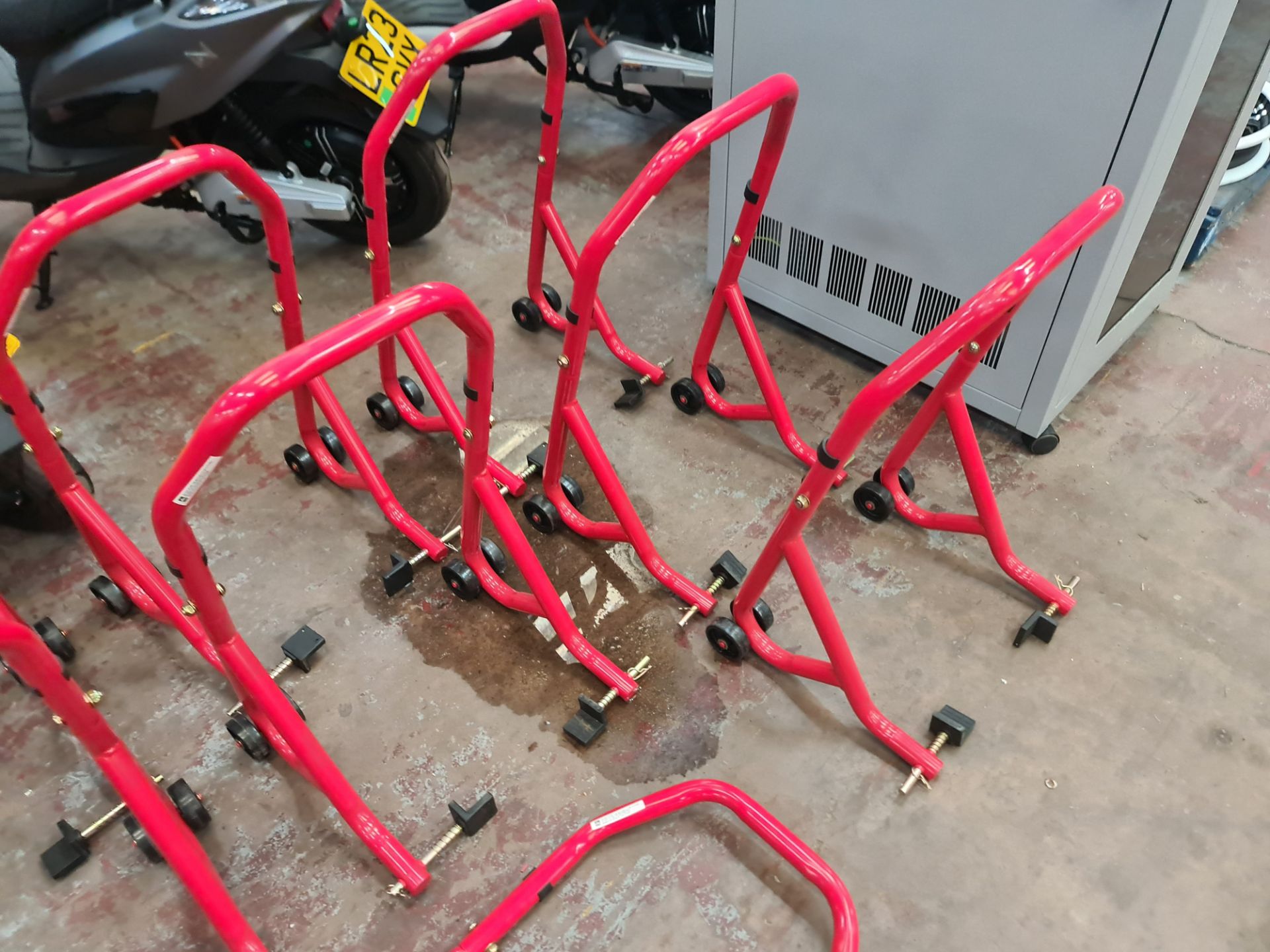 8 off motorcycle paddock stands - Image 6 of 6