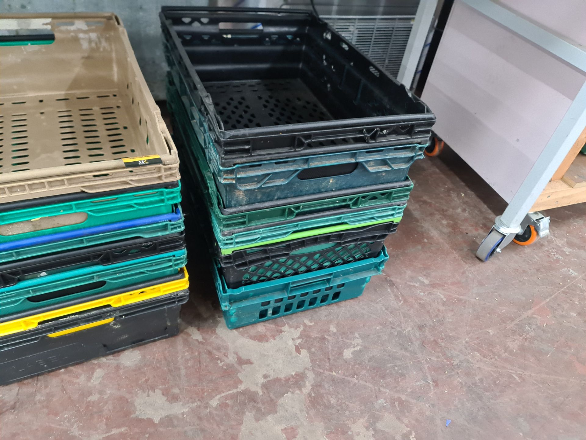 2 stacks of plastic crates - Image 3 of 4