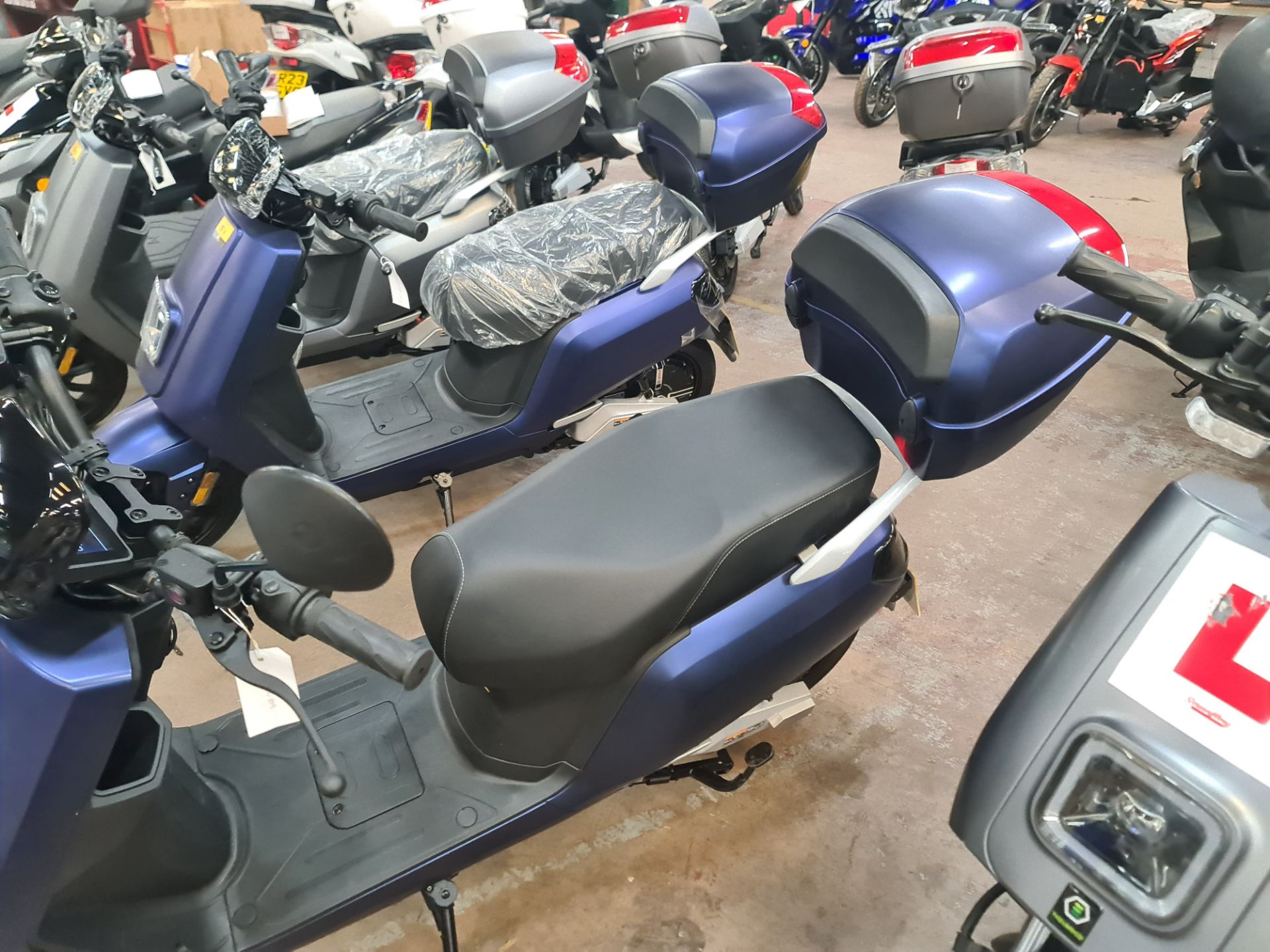 Senda 3000 dual battery electric moped, colour: blue, 50cc equivalent, 30mph top speed, 90 mile rang - Image 4 of 21