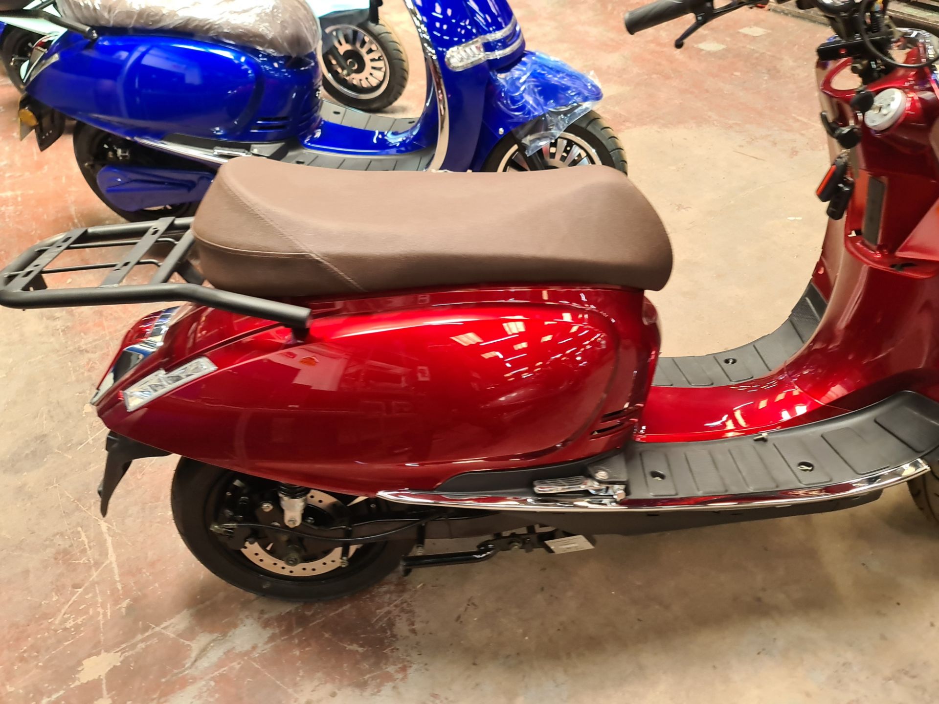 Ultra 5000 electric scooter, Non-runner. Colour: red, 125cc equivalent, 60mph top speed, 60 mile ran - Image 12 of 24