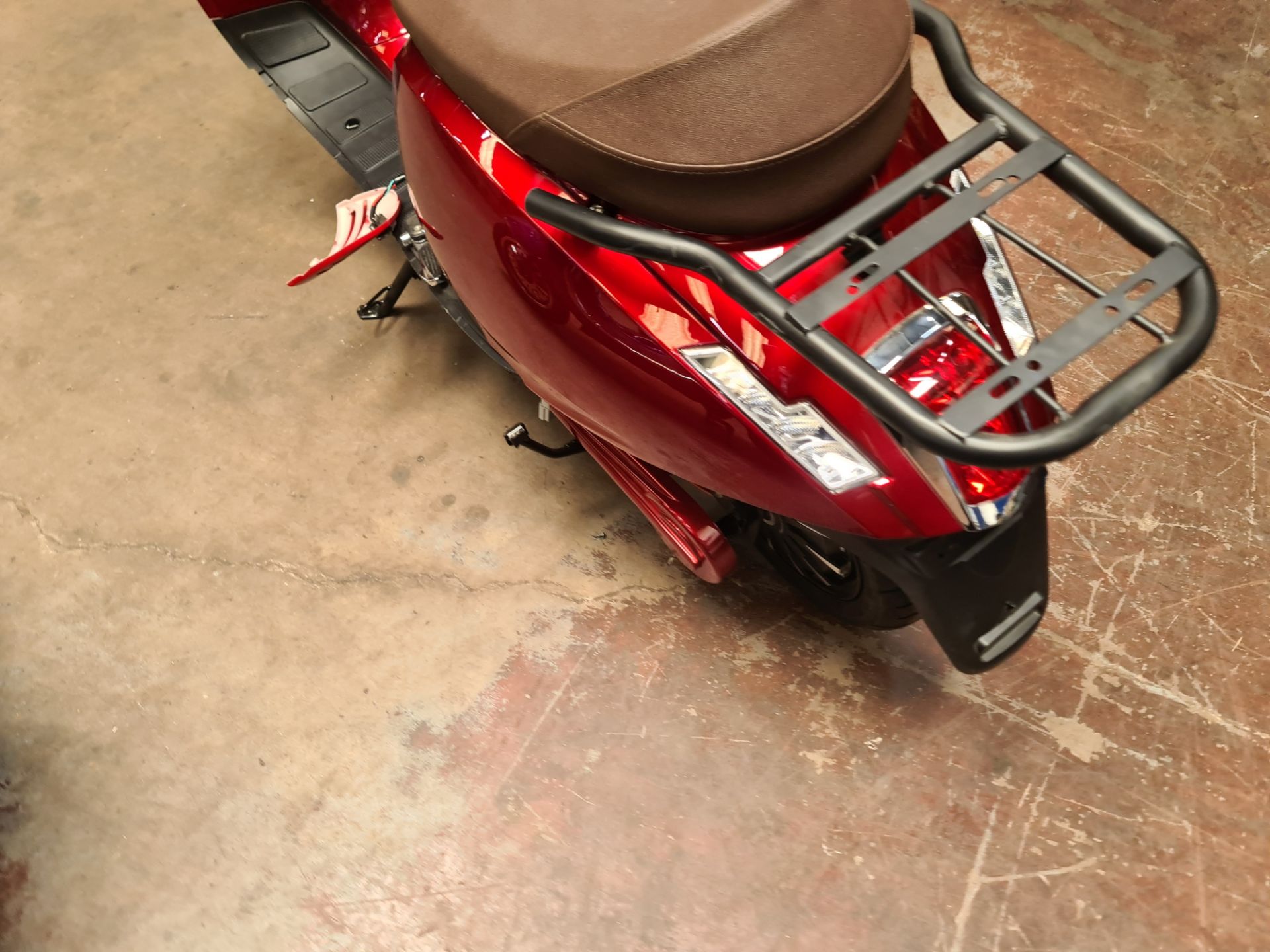 Ultra 5000 electric scooter, Non-runner. Colour: red, 125cc equivalent, 60mph top speed, 60 mile ran - Image 17 of 24