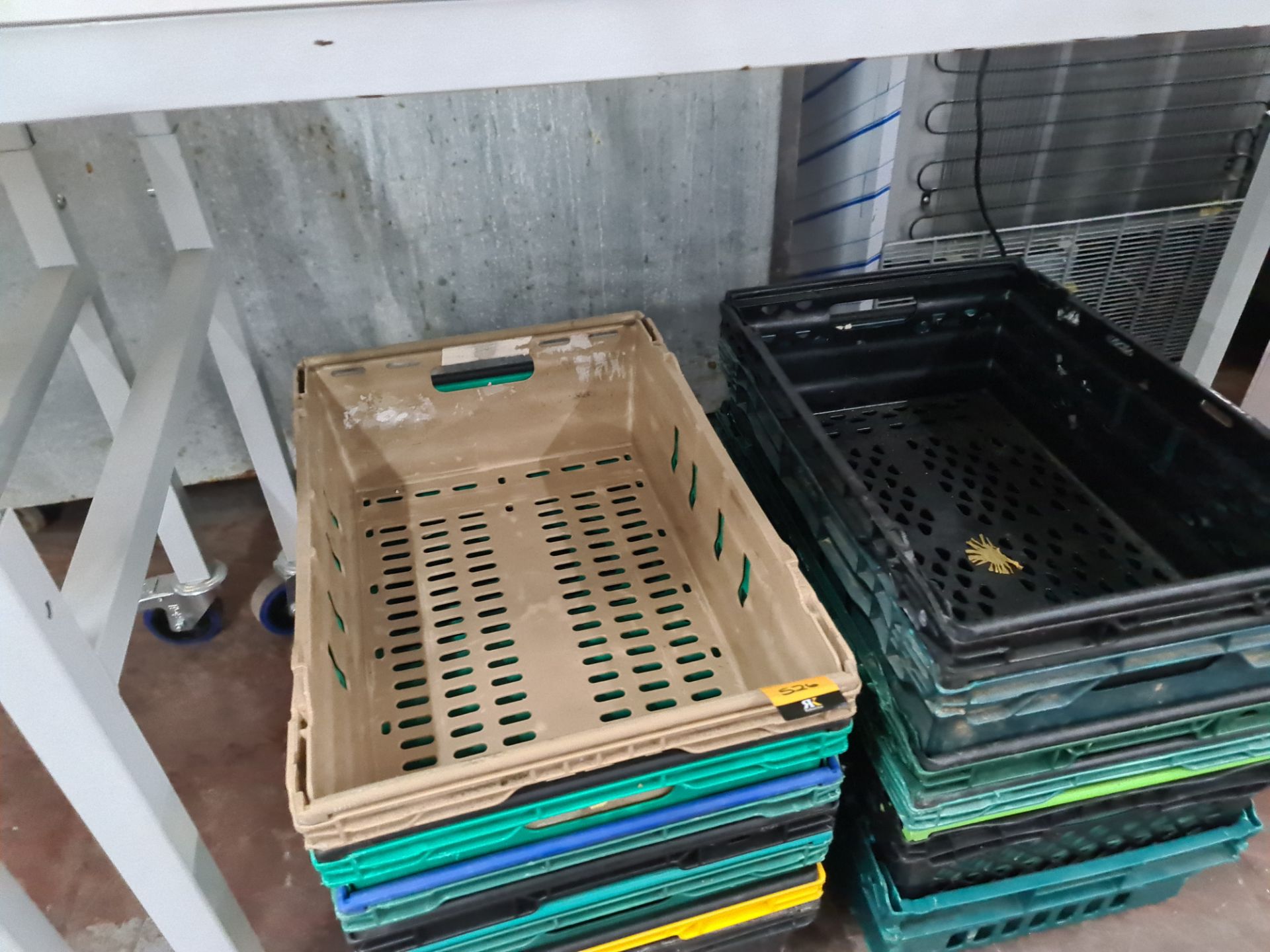 2 stacks of plastic crates - Image 4 of 4