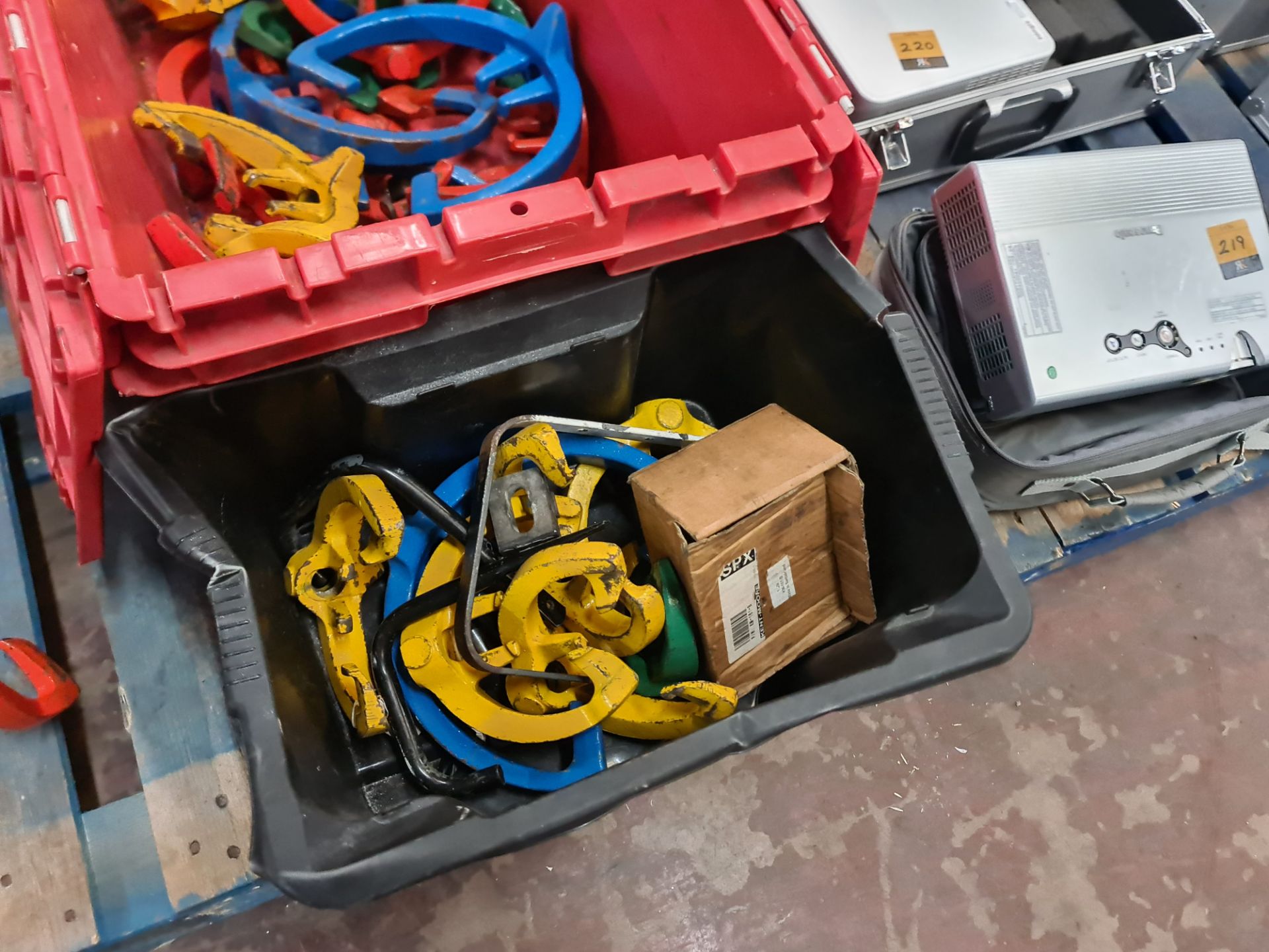 The contents of a pallet of coil spring compressor equipment comprising 6 off compressors, some of w - Image 7 of 10