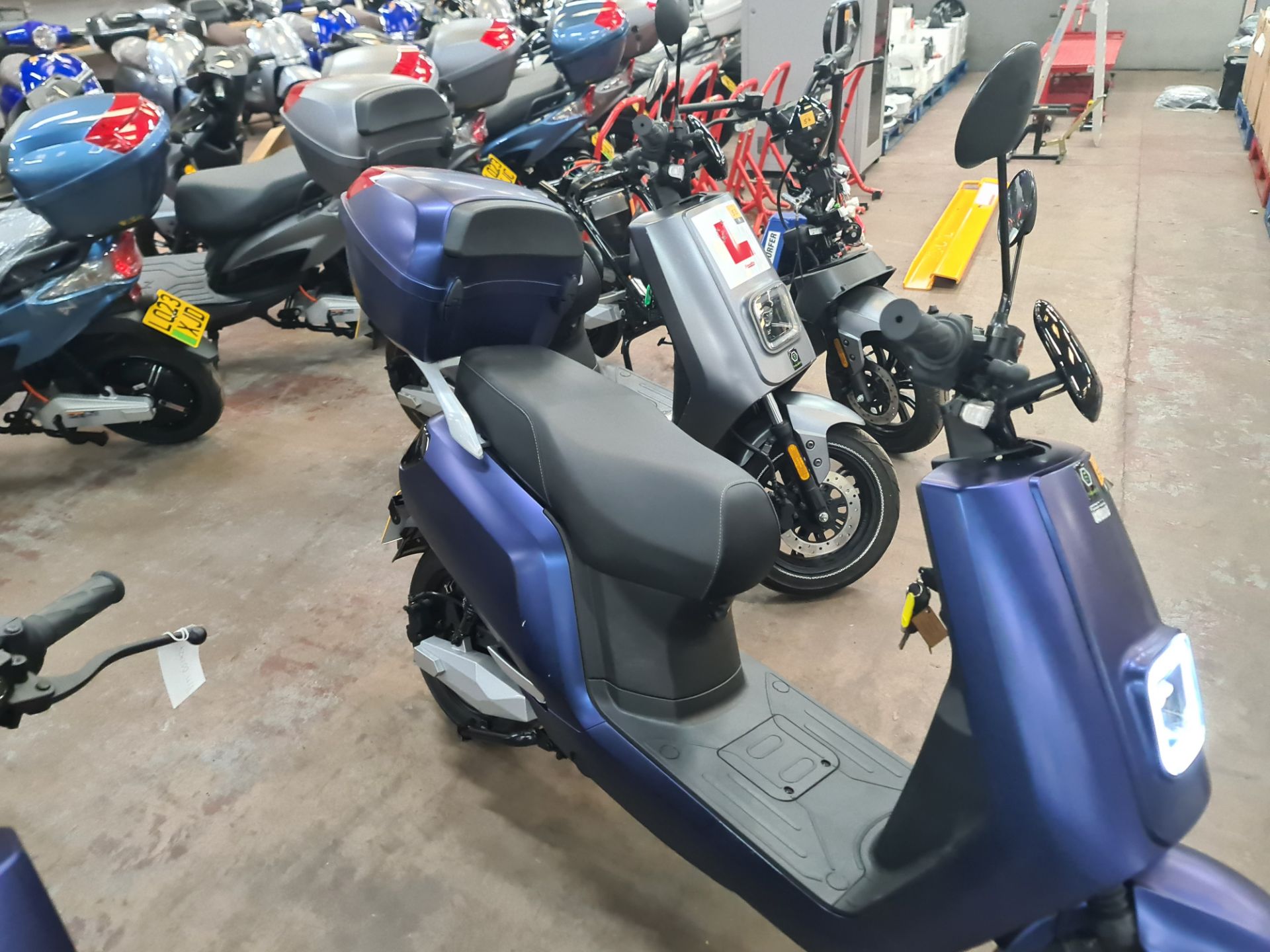 Senda 3000 dual battery electric moped, colour: blue, 50cc equivalent, 30mph top speed, 90 mile rang - Image 10 of 21