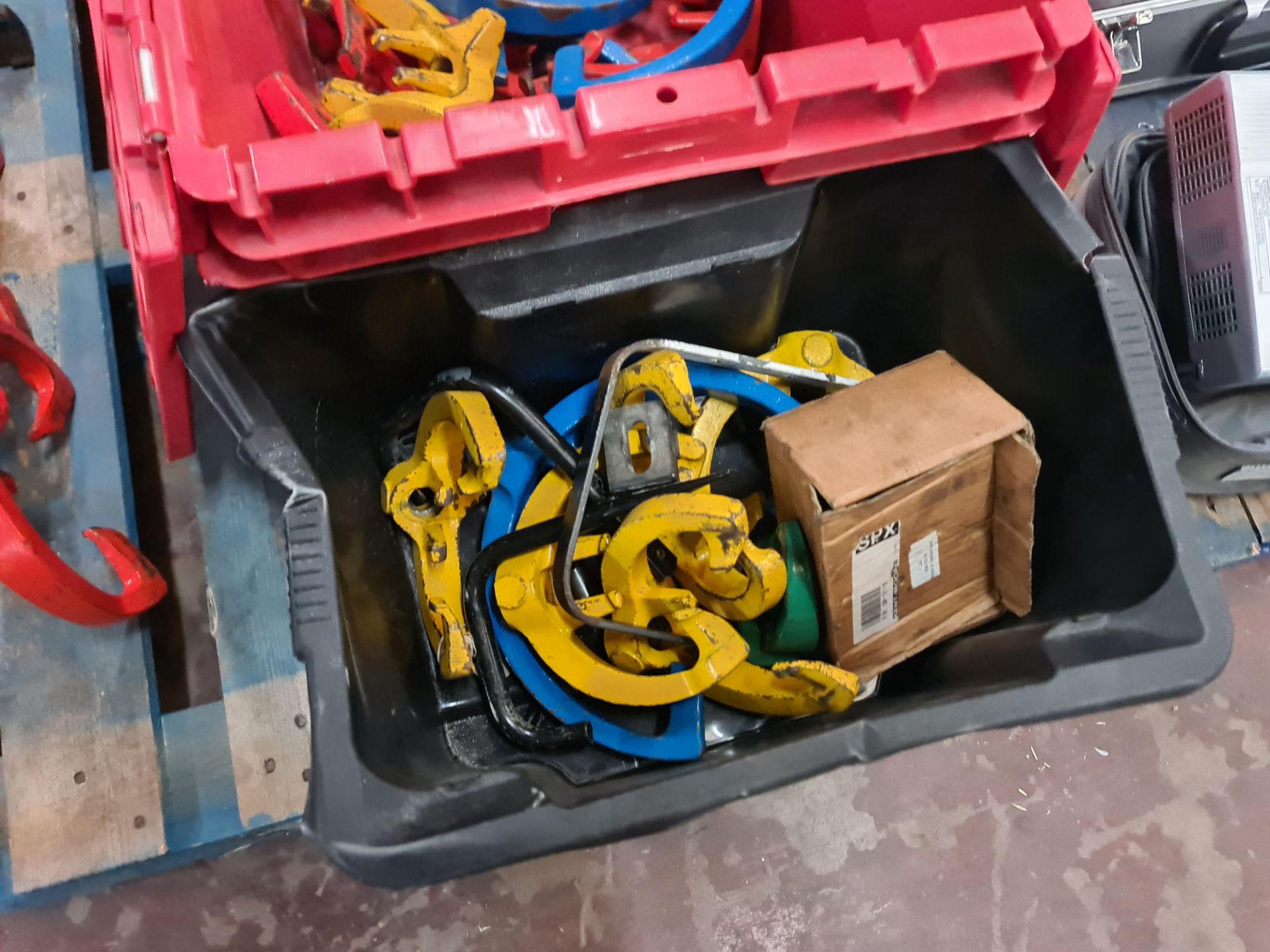 The contents of a pallet of coil spring compressor equipment comprising 6 off compressors, some of w - Image 8 of 10