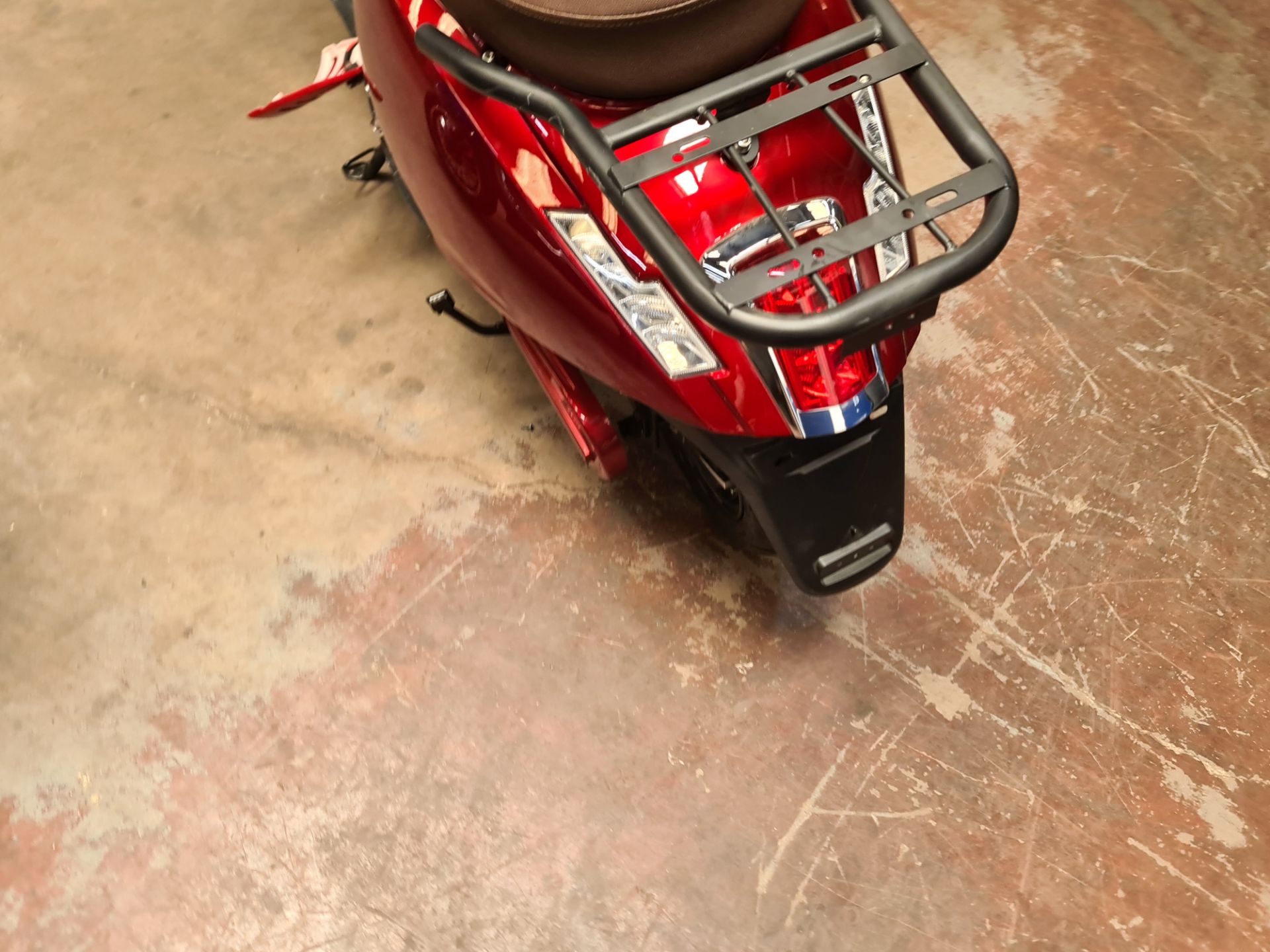 Ultra 5000 electric scooter, Non-runner. Colour: red, 125cc equivalent, 60mph top speed, 60 mile ran - Image 18 of 24