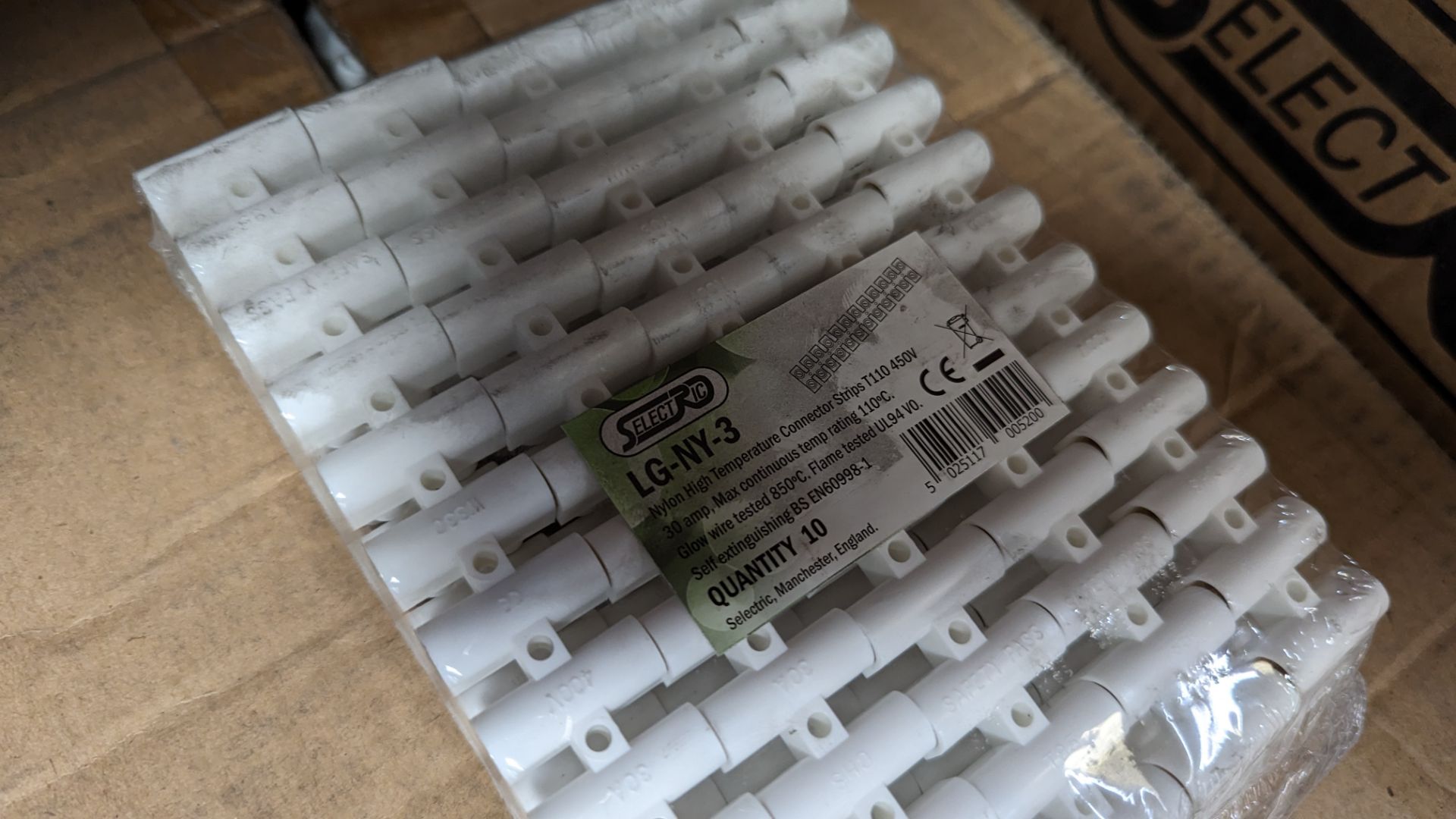 2 boxes (400 pieces total) of Selectric LG-NY-3 nylon high temperature connector strips, 30 amp - Image 5 of 5