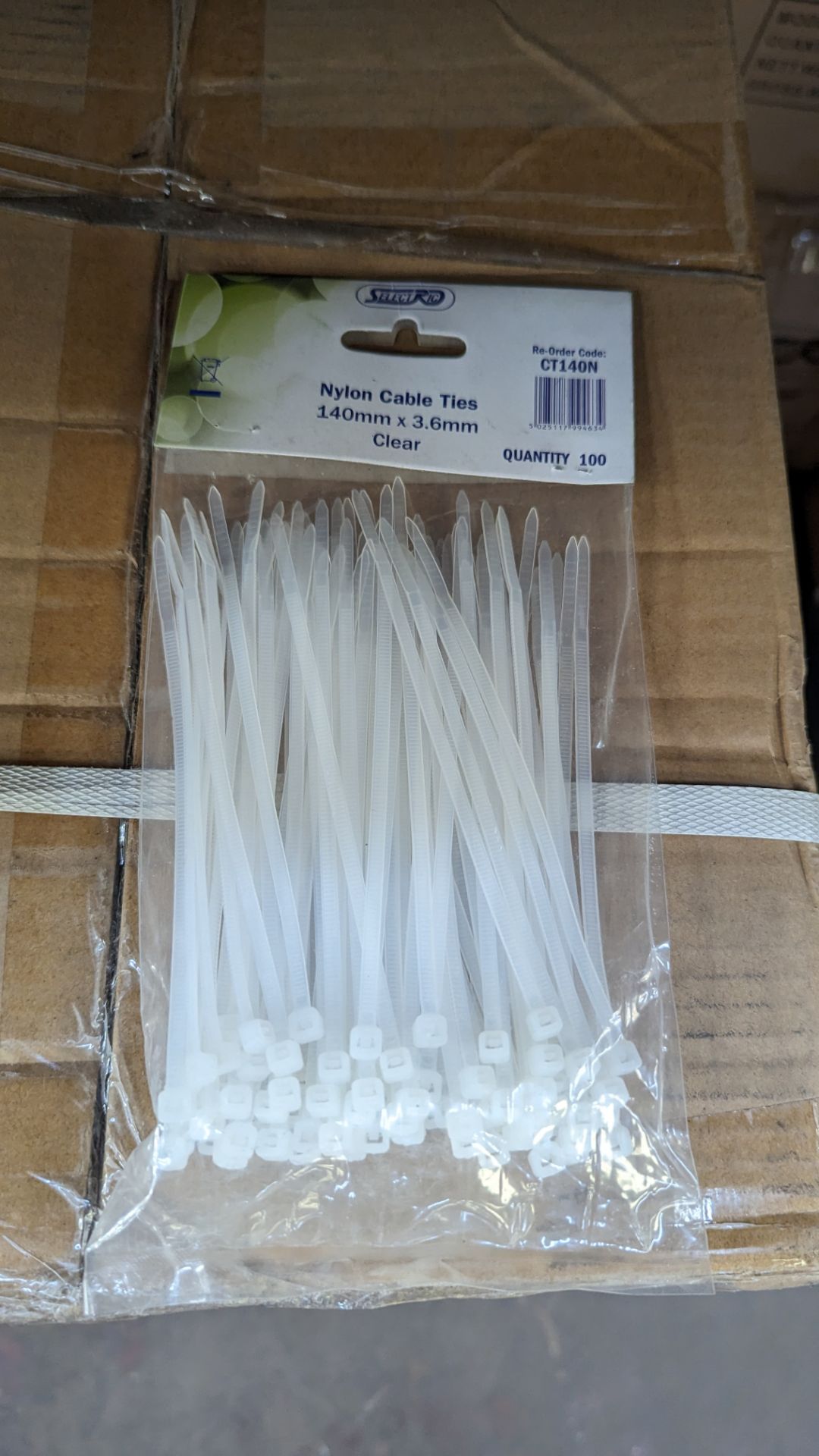 Box of 140mm x 3.6mm clear cable ties - 100 ties per pack. 25,000 ties in the box/lot - Image 3 of 4