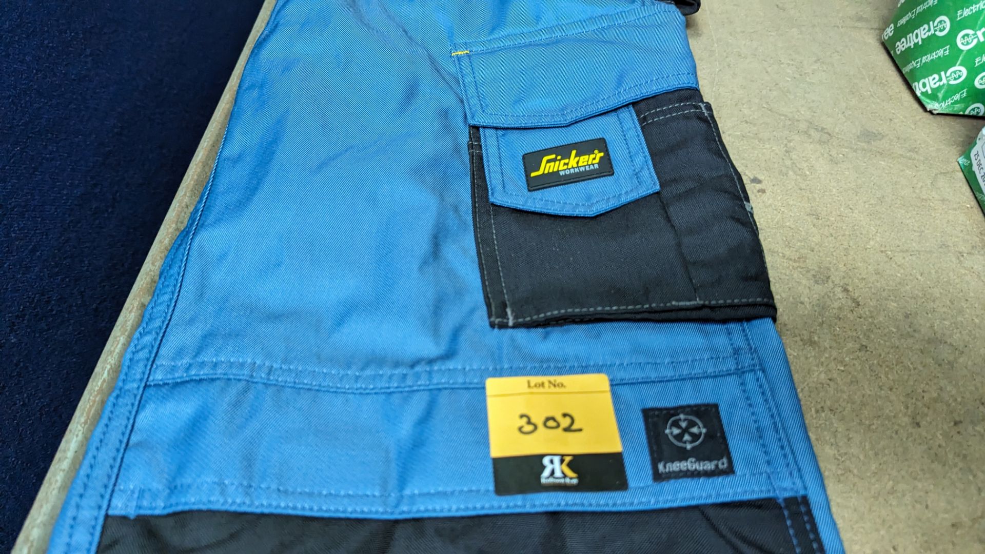 Pair of Snickers work trousers size 048, colour ocean/black 1704, craftsmen trouser dura twill - Image 3 of 6