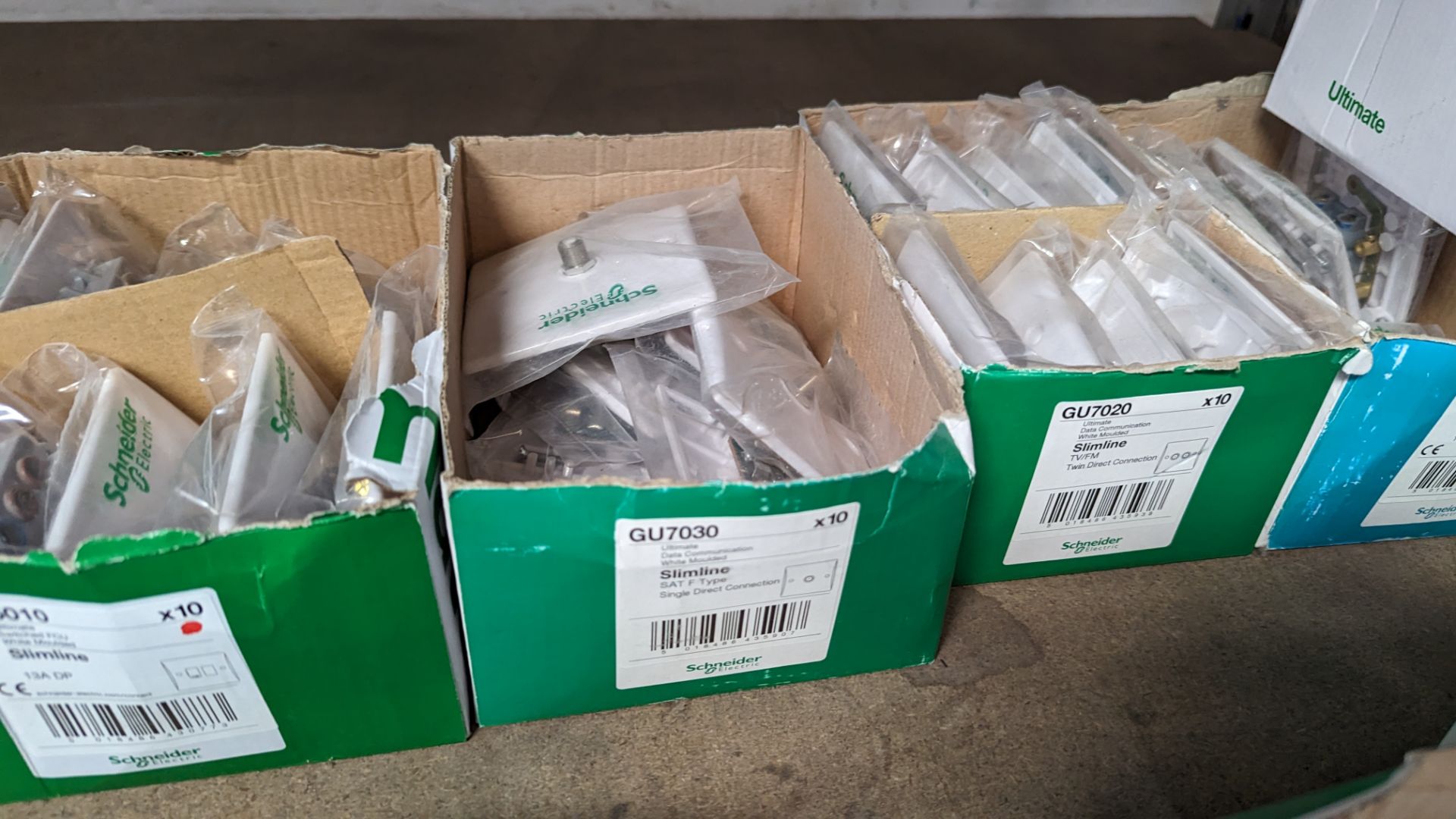 Quantity of Schneider ultimate slimline range products comprising approximately 20 opened cardboard - Image 10 of 12