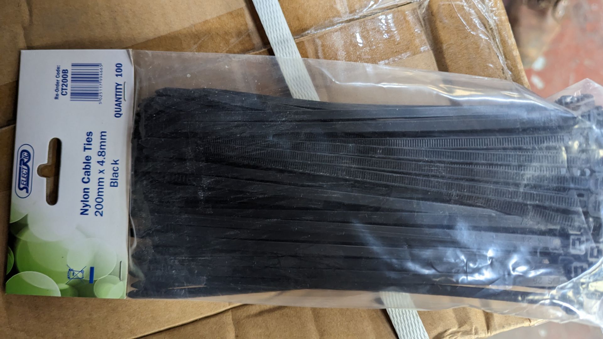 Carton of 200mm x 4.8mm black cable ties - 100 ties per pack. 15,000 ties in the box/lot - Image 4 of 4