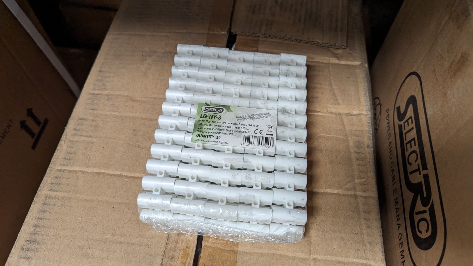 2 boxes (600 pieces total) of Selectric LG-NY-3 nylon high temperature connector strips, 30 amp - Image 3 of 4