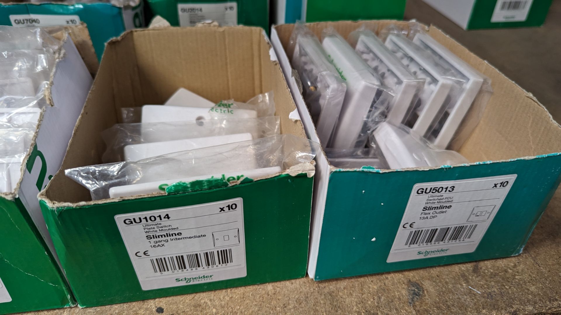 Quantity of Schneider ultimate slimline range products comprising approximately 20 opened cardboard - Image 5 of 12