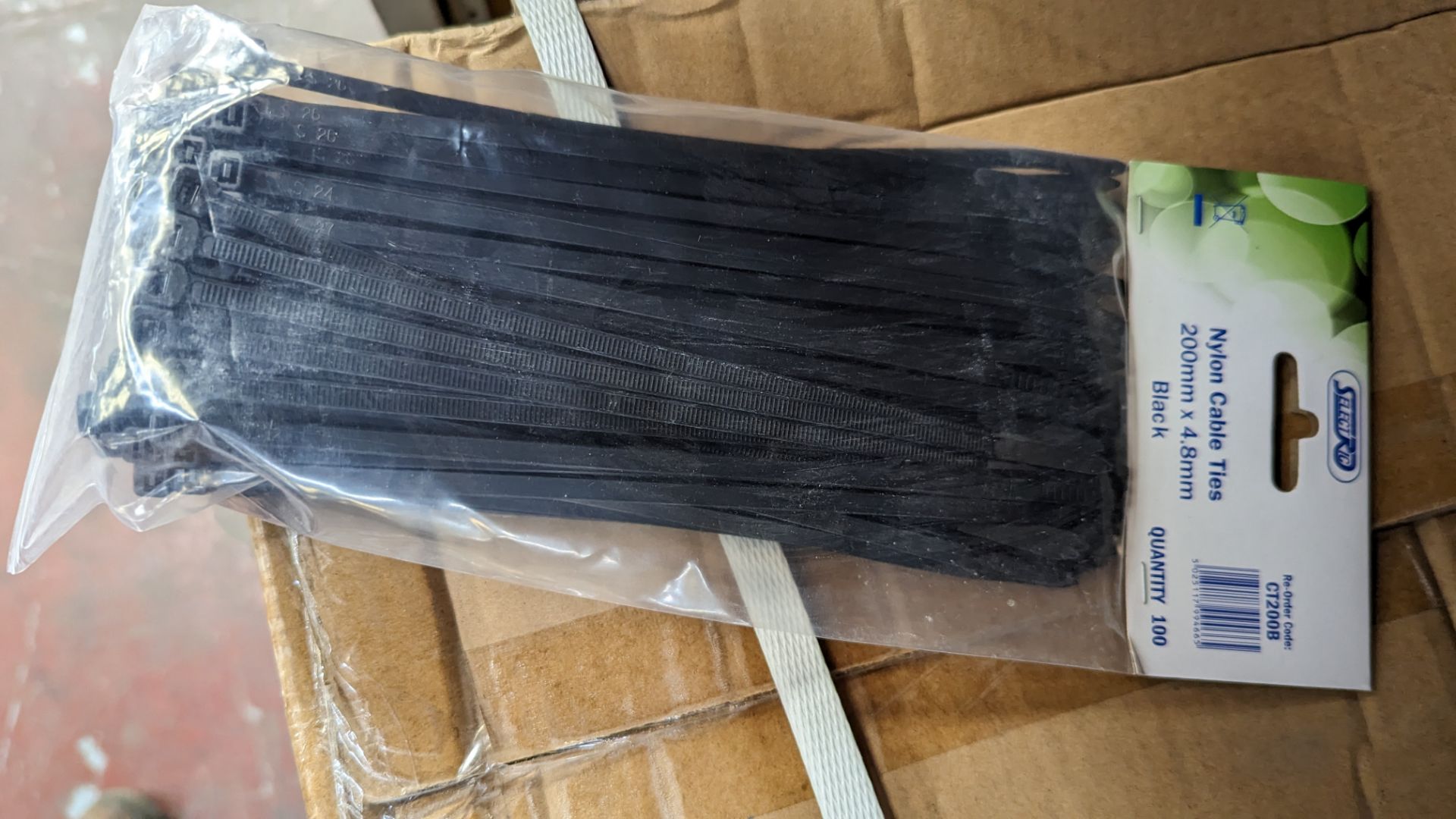 Carton of 200mm x 4.8mm black cable ties - 100 ties per pack. 15,000 ties in the box/lot - Image 3 of 4