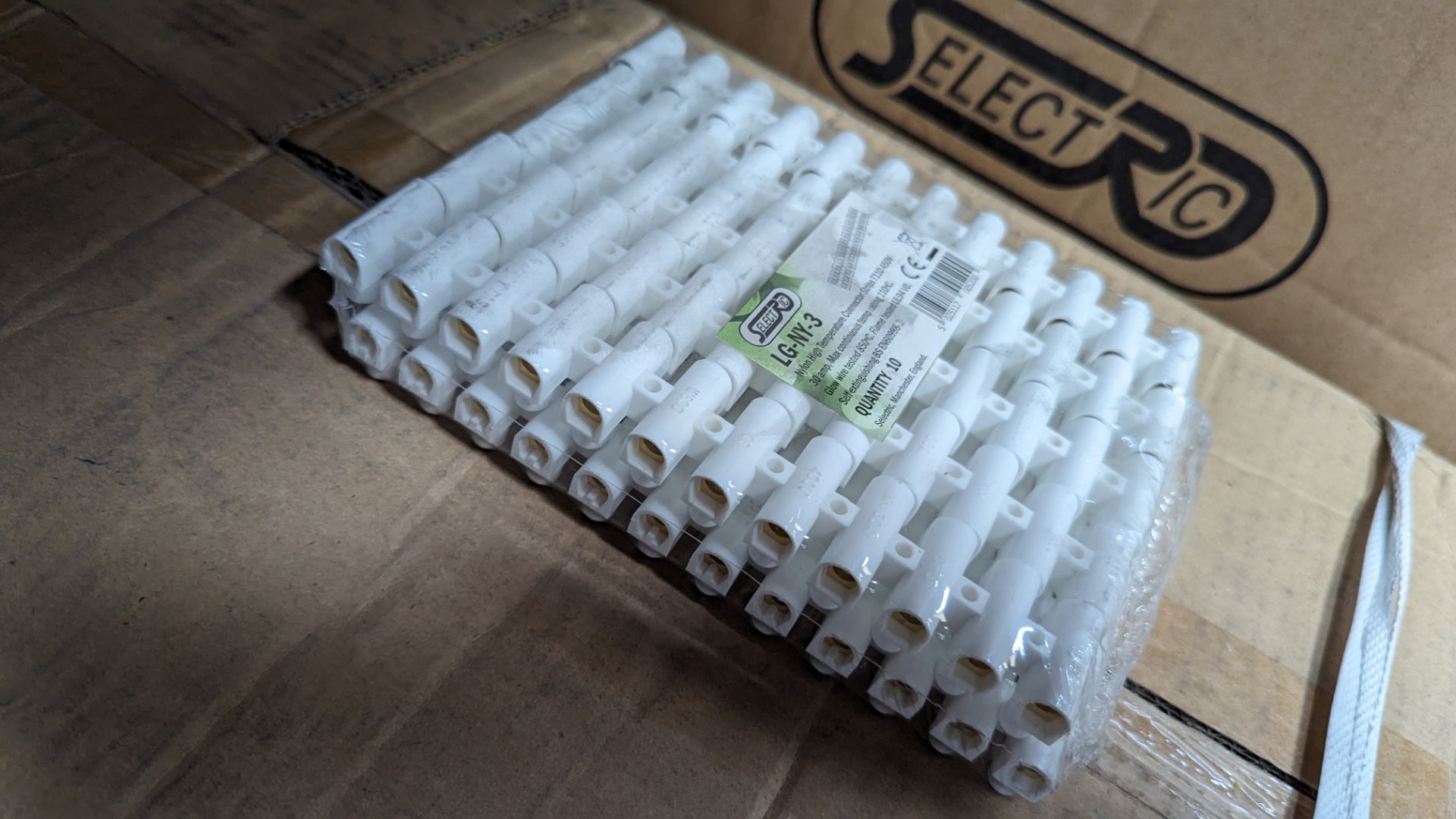 2 boxes (500 pieces total) of Selectric LG-NY-3 nylon high temperature connector strips, 30 amp - Image 4 of 4