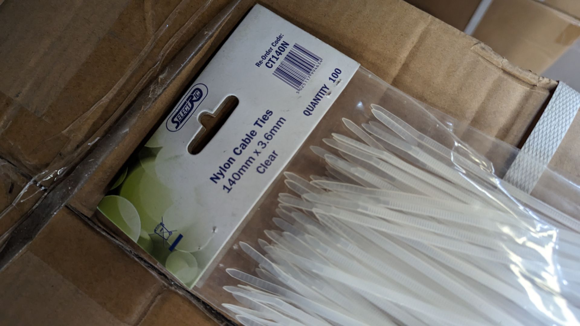 Box of 140mm x 3.6mm clear cable ties - 100 ties per pack. 25,000 ties in the box/lot - Image 4 of 4