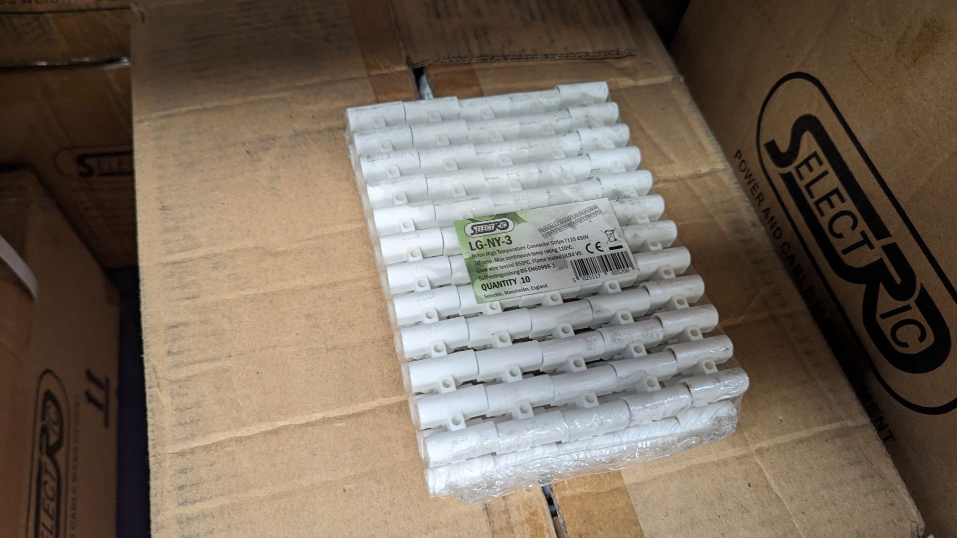 2 boxes (500 pieces total) of Selectric LG-NY-3 nylon high temperature connector strips, 30 amp - Image 3 of 4