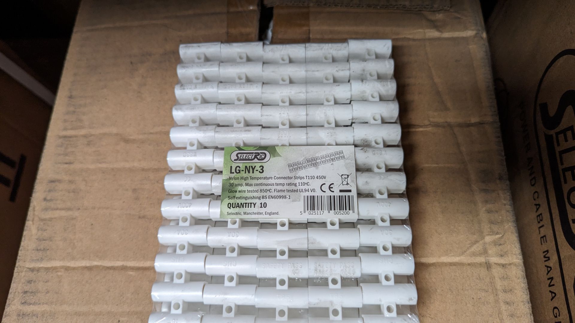 2 boxes (600 pieces total) of Selectric LG-NY-3 nylon high temperature connector strips, 30 amp - Image 4 of 4