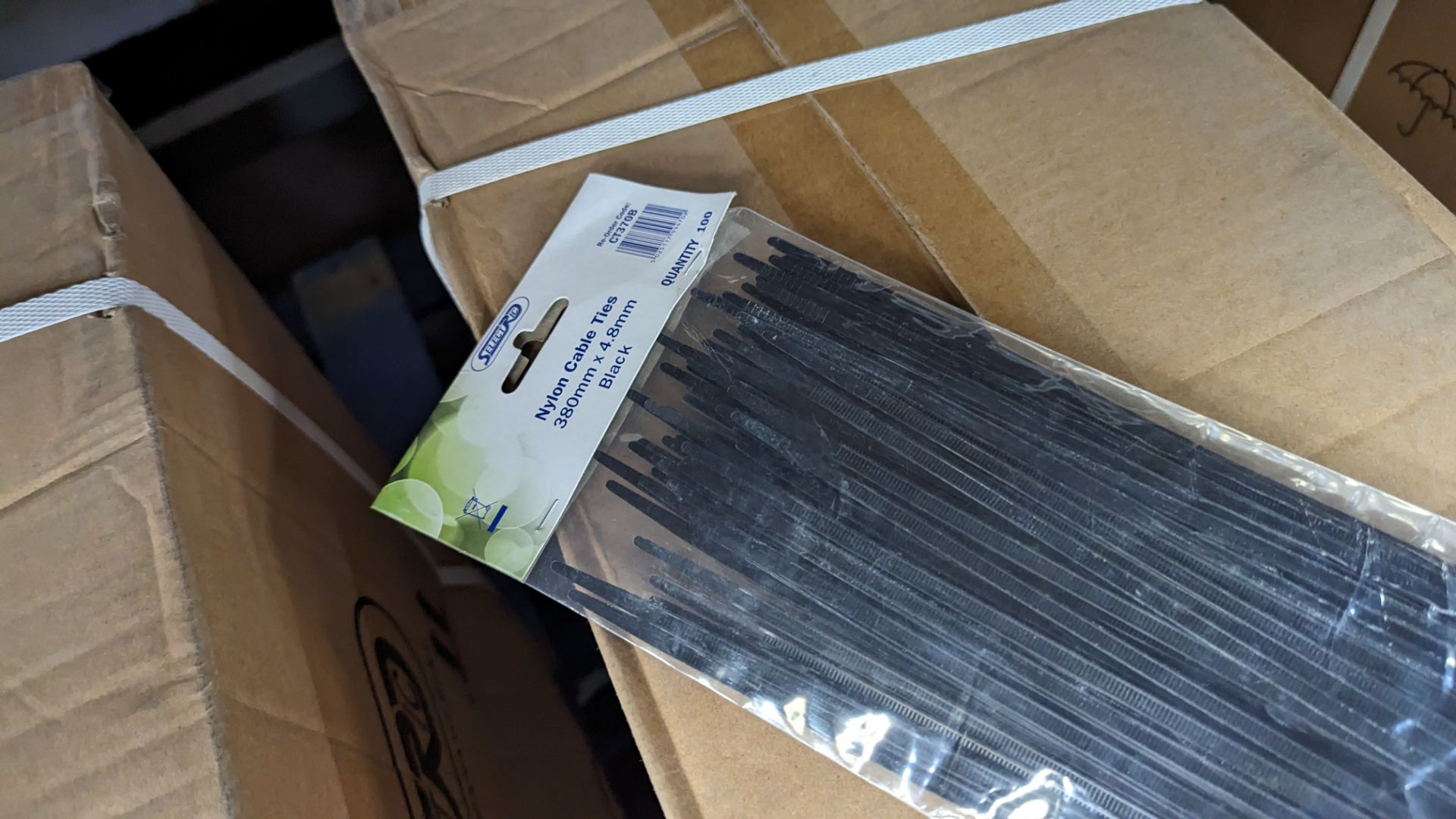 2 boxes of 380mm x 4.8mm black cable ties - 100 ties per pack. 10,000 ties in total, i.e. 5.000 tie - Image 5 of 5