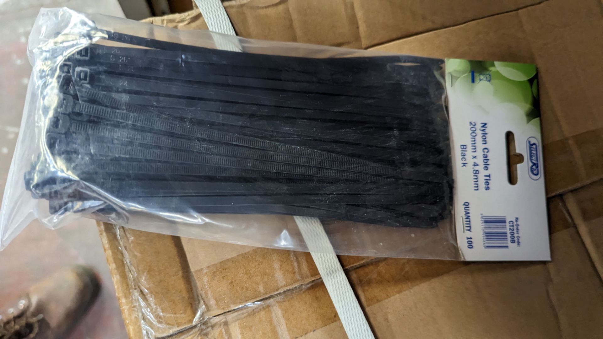 Carton of 200mm x 4.8mm black cable ties - 100 ties per pack. 15,000 ties in the box/lot - Image 3 of 4