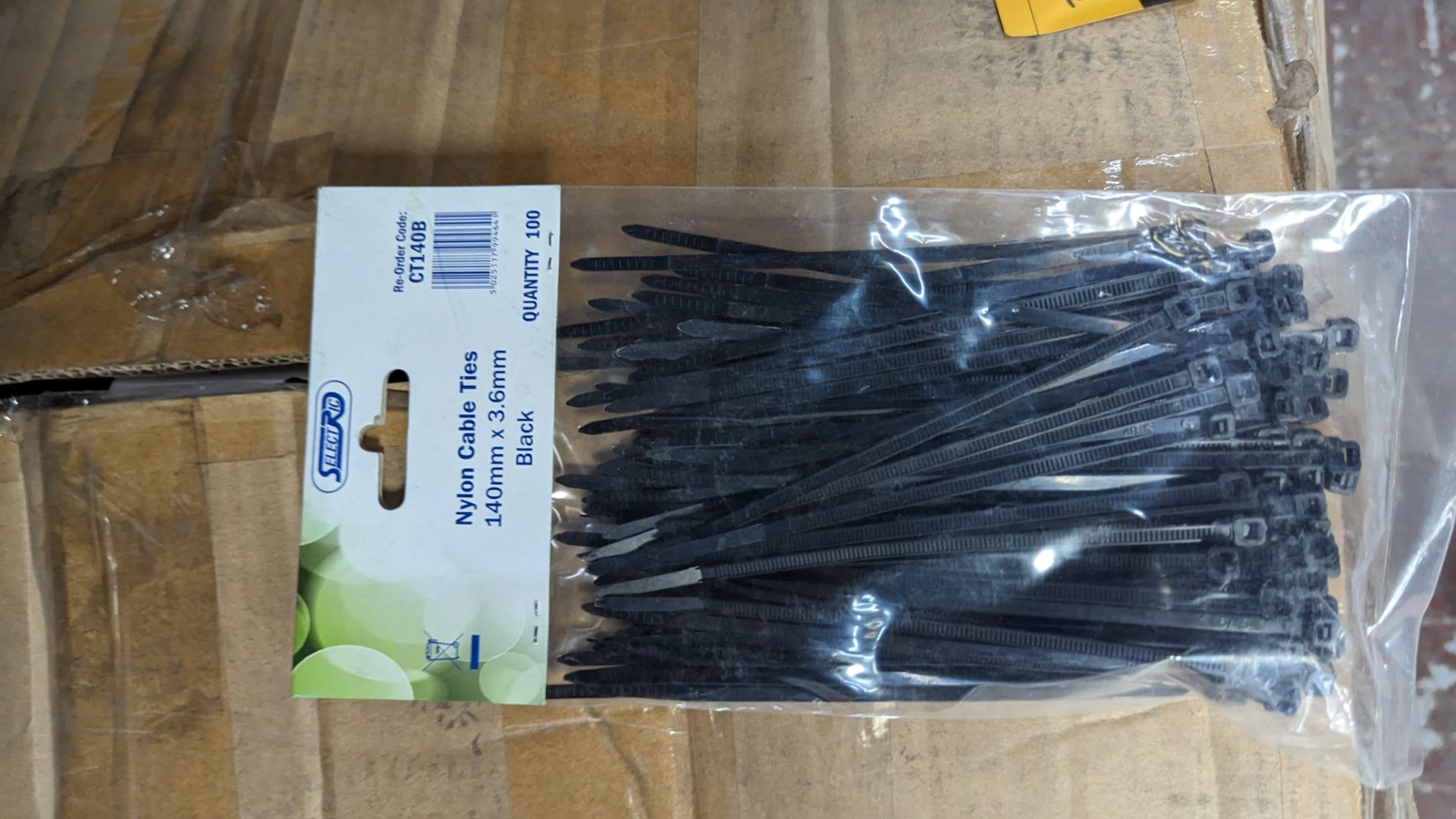 Carton of 140mm x 3.6mm black cable ties - 100 ties per pack. 25,000 ties in the box/lot - Image 3 of 4