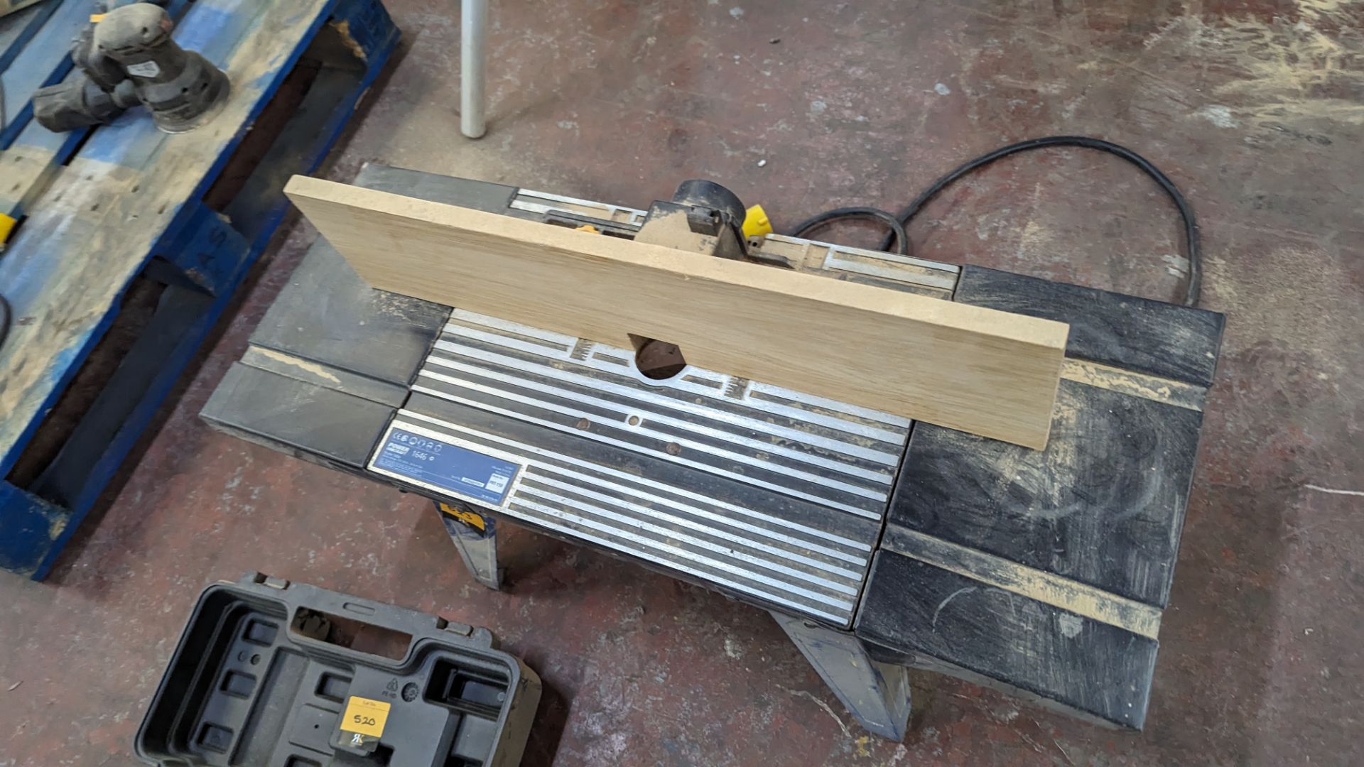 Trend 110V router including router table to which it is mounted - Image 6 of 8
