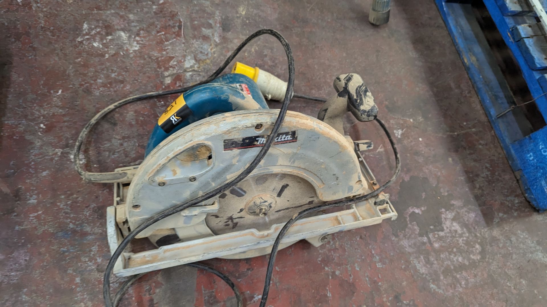 110V Makita handheld circular saw model 5903R