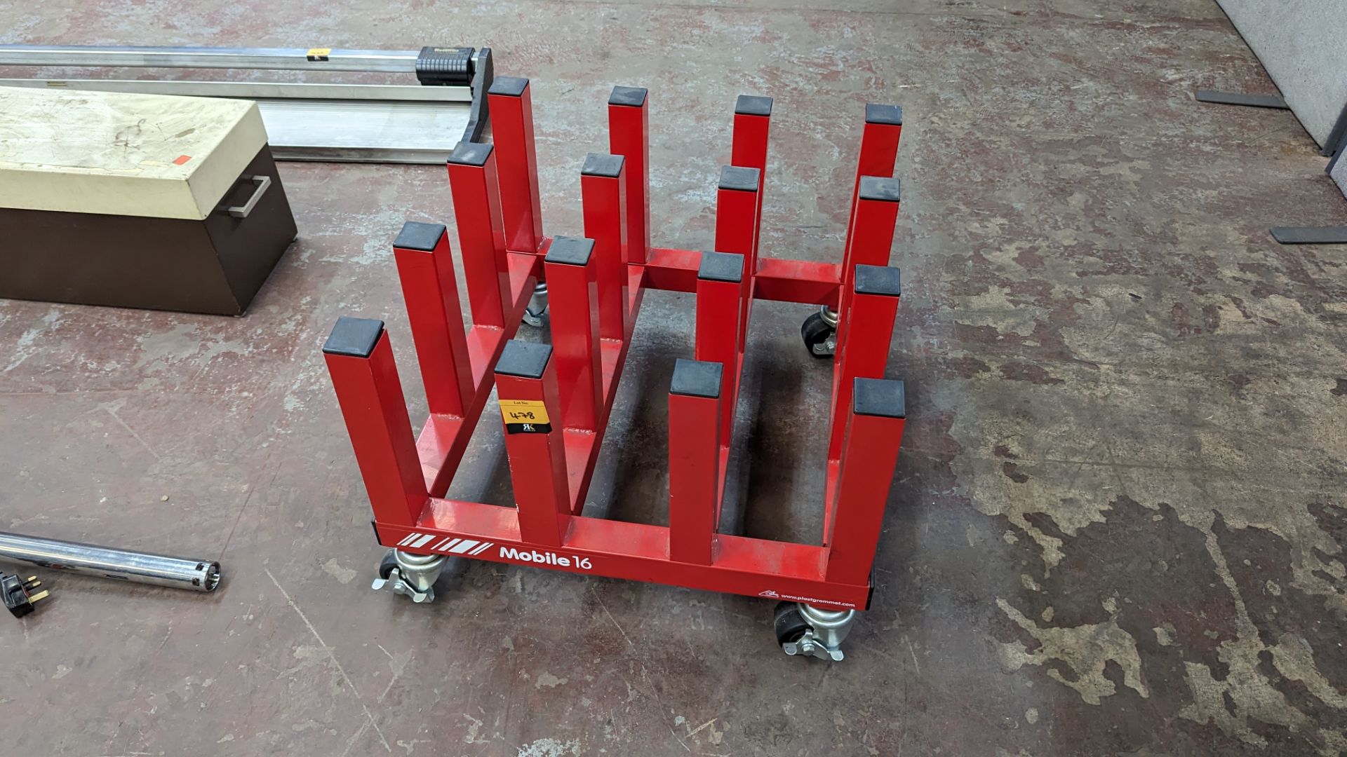 Mobile 16 red materials handling trolley with 16 "stumps" - Image 3 of 5