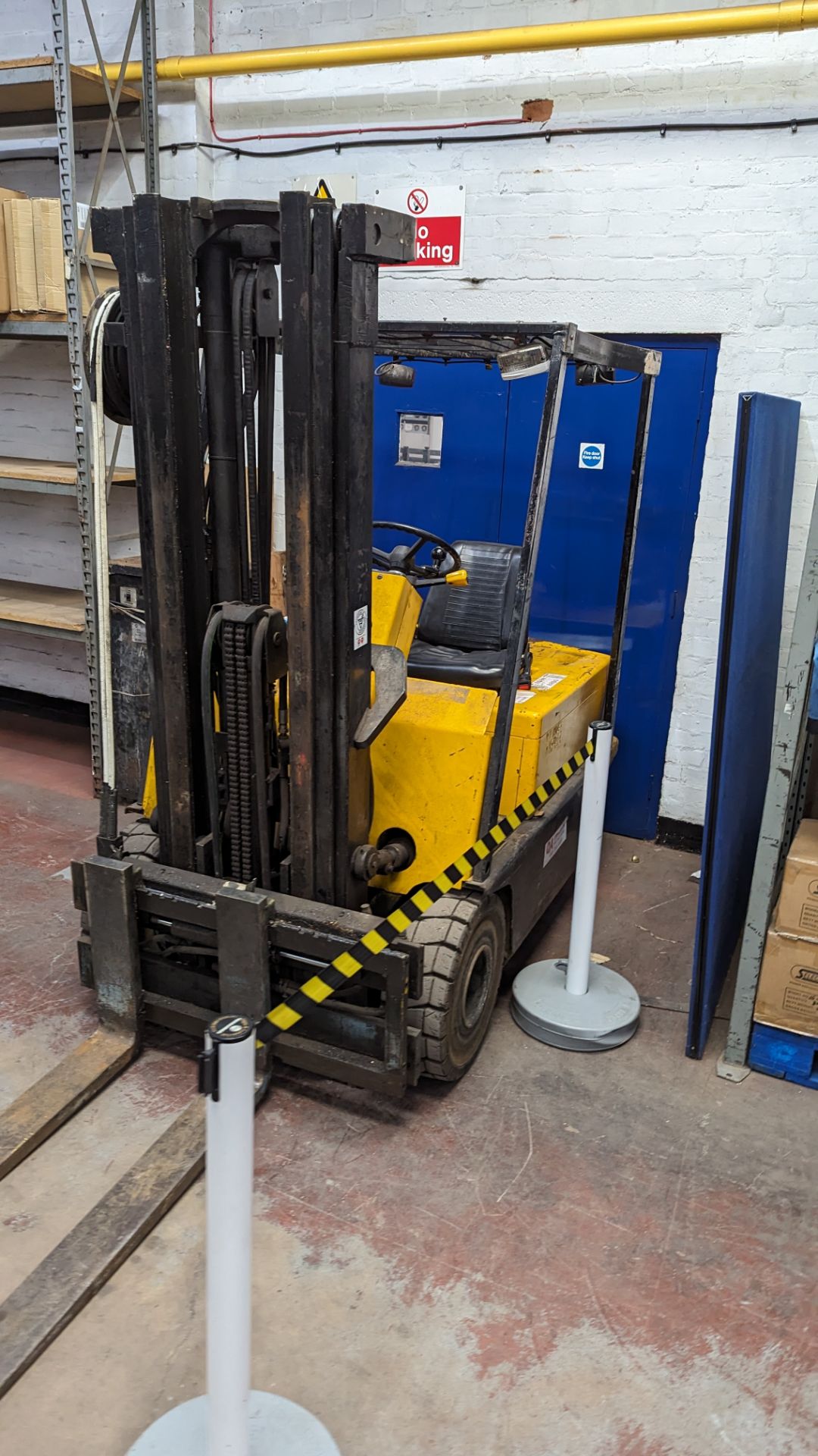 Clarke Engineering electric forklift truck, model EM20, including charger. The truck features side - Image 8 of 19