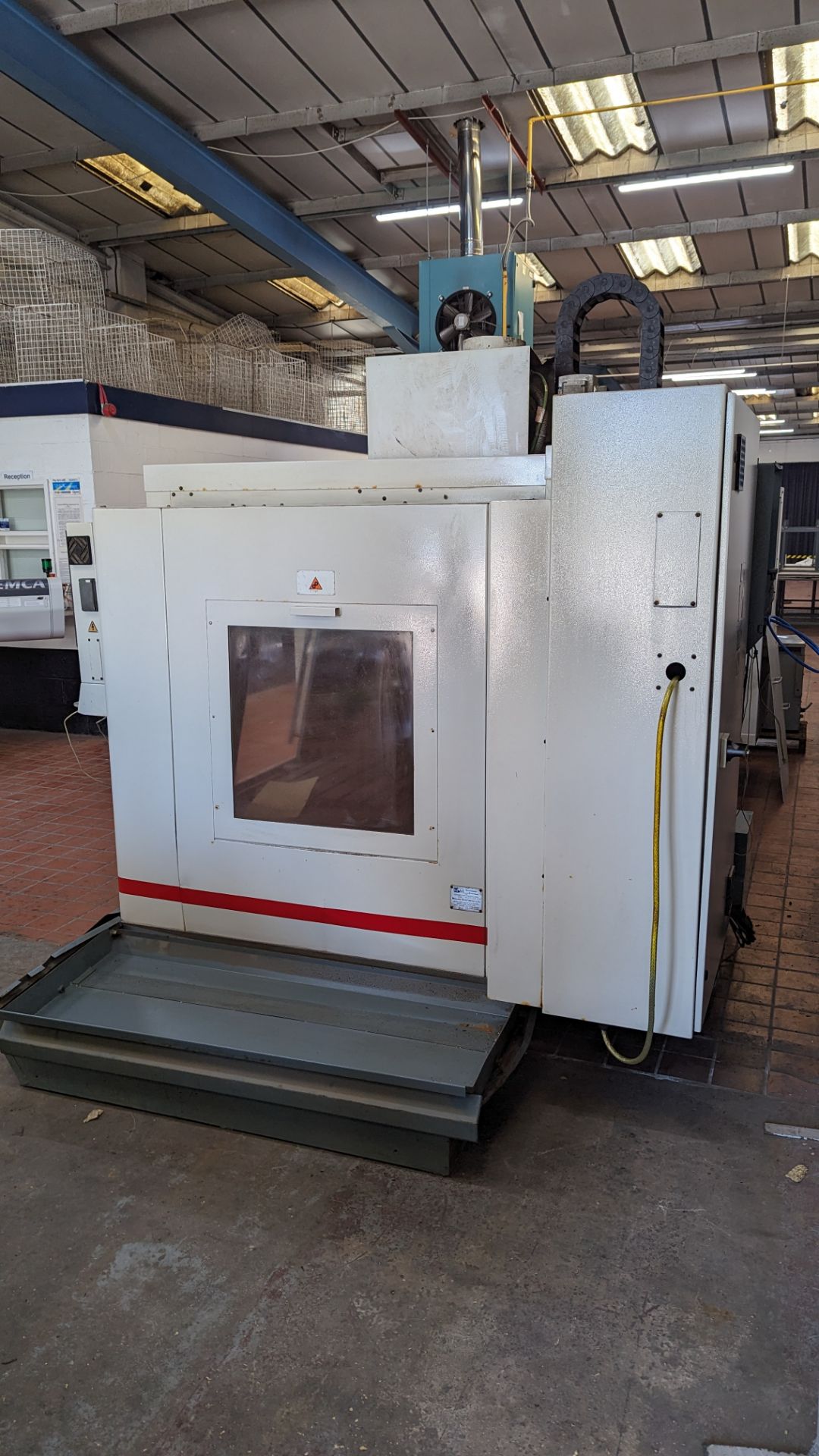 2002 Cincinnati Arrow Series 2 vertical machining centre with Siemens Acramatic 2100 controls on swi - Image 22 of 24