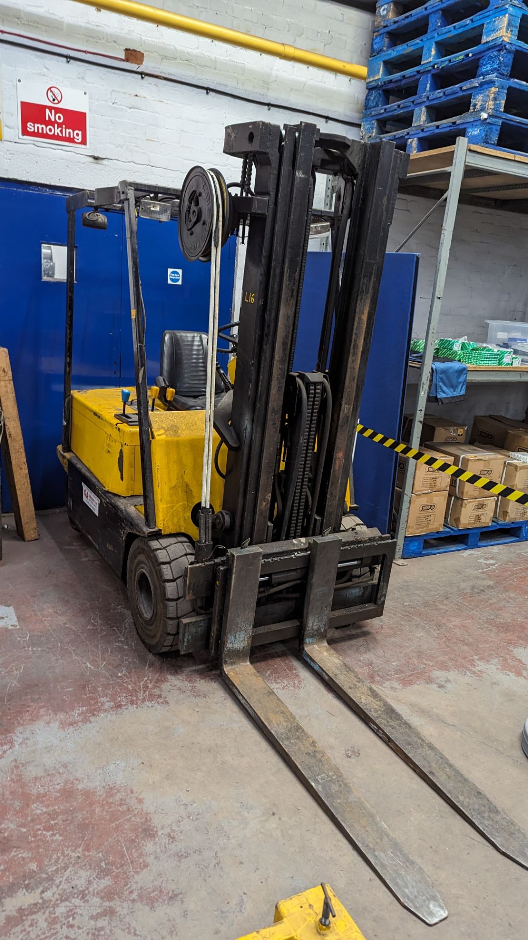 Clarke Engineering electric forklift truck, model EM20, including charger. The truck features side - Image 4 of 19