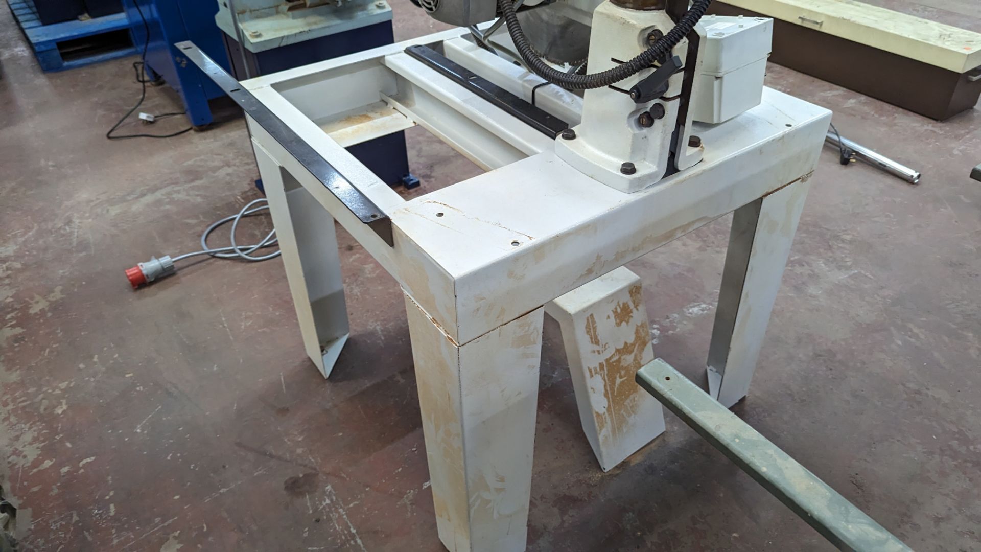 Maggi Engineering Junior 640 radial arm saw on dedicated table - Image 10 of 14