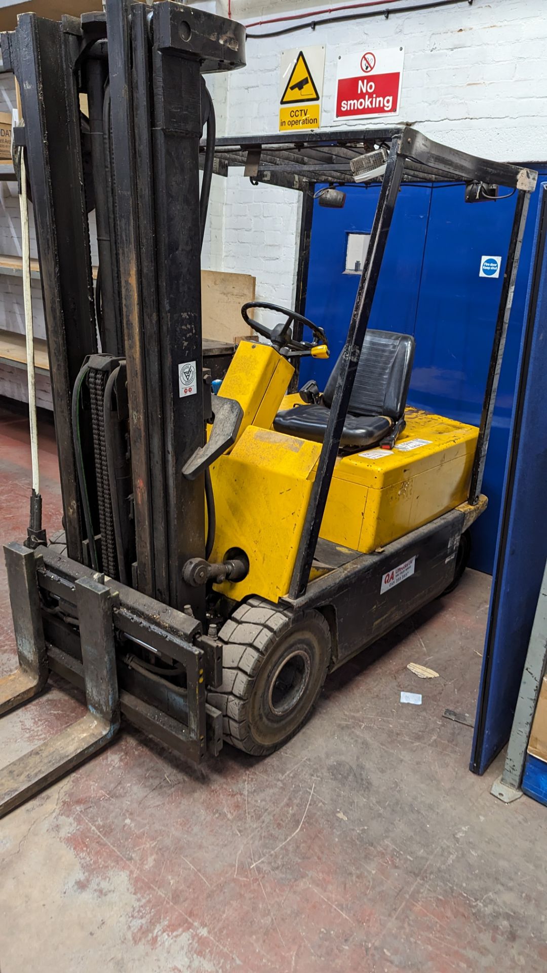 Clarke Engineering electric forklift truck, model EM20, including charger. The truck features side - Image 9 of 19